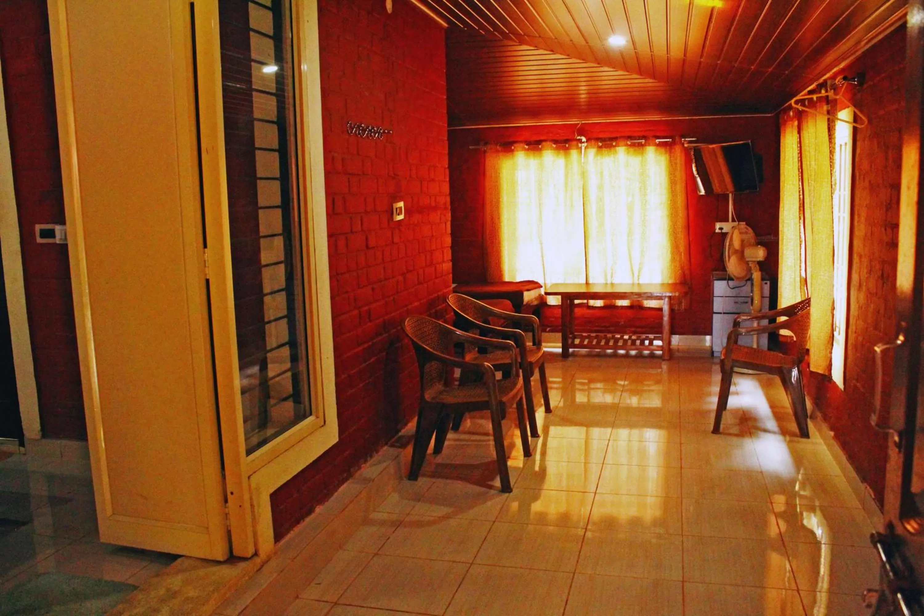 Photo of the whole room in CS County Resort