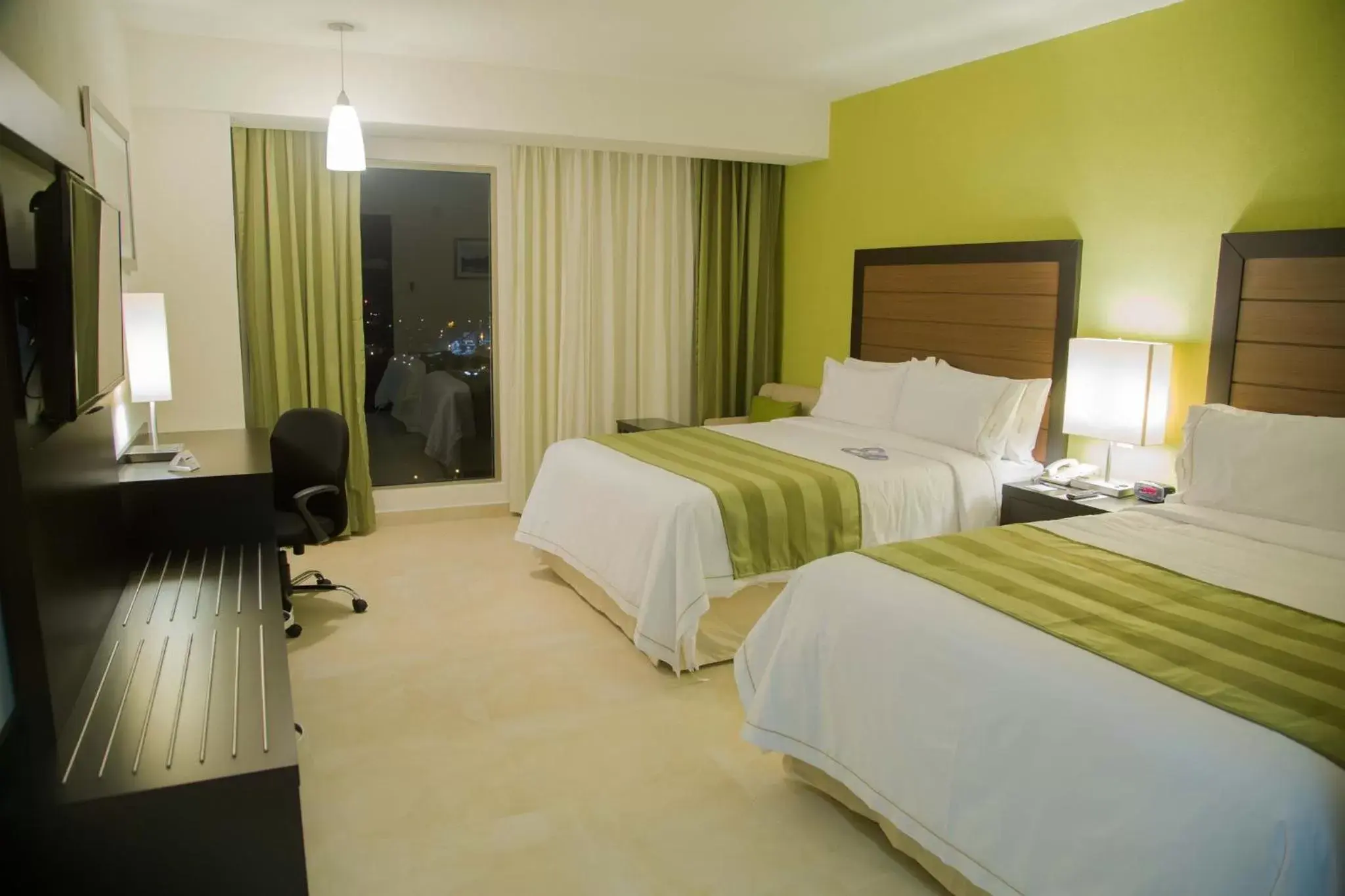 Bedroom, Bed in Holiday Inn Express Xalapa