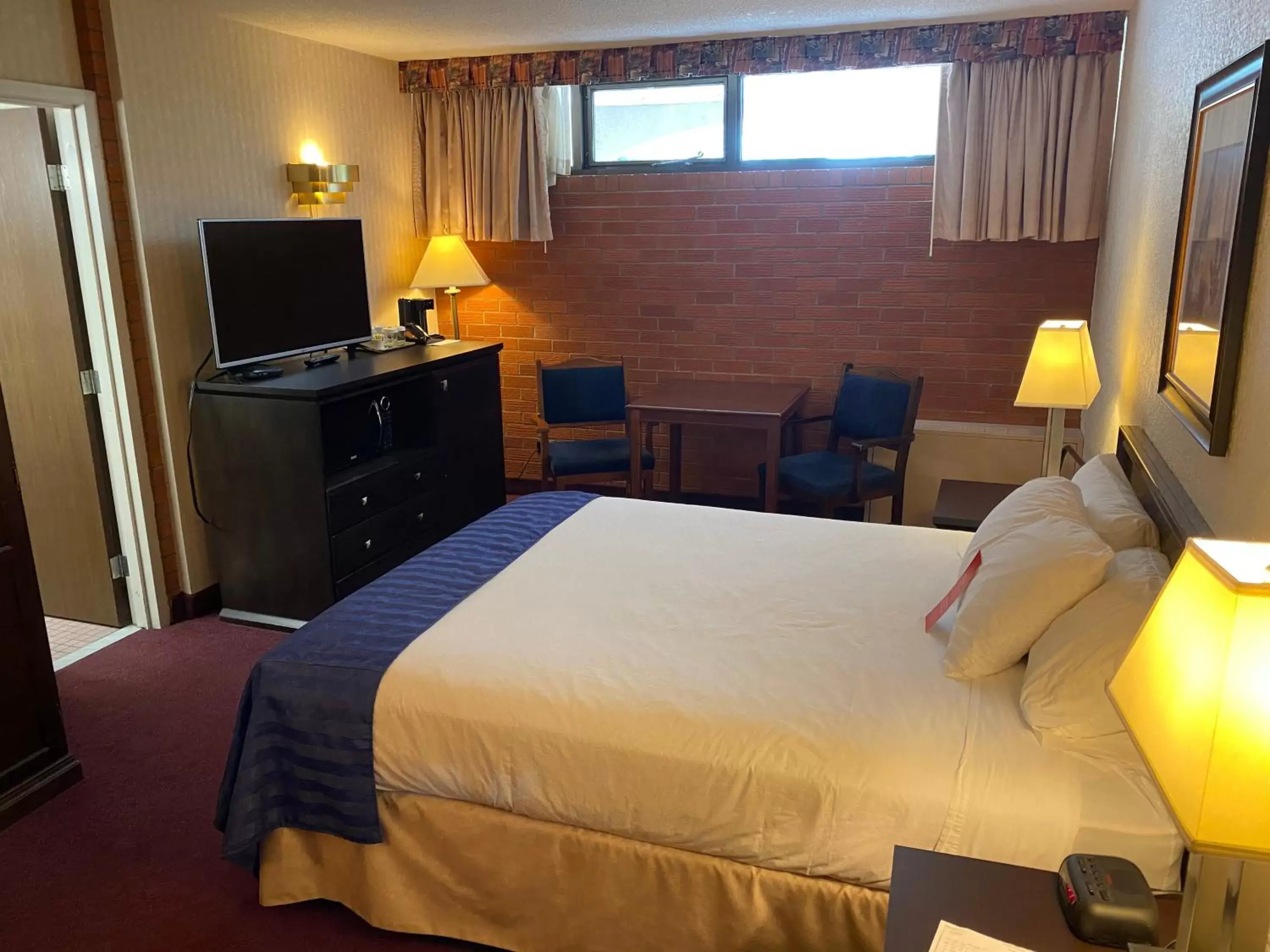 Bedroom, Bed in Ramada by Wyndham Lethbridge Bedroom, Bed in Ramada by Wyndham Lethbridge