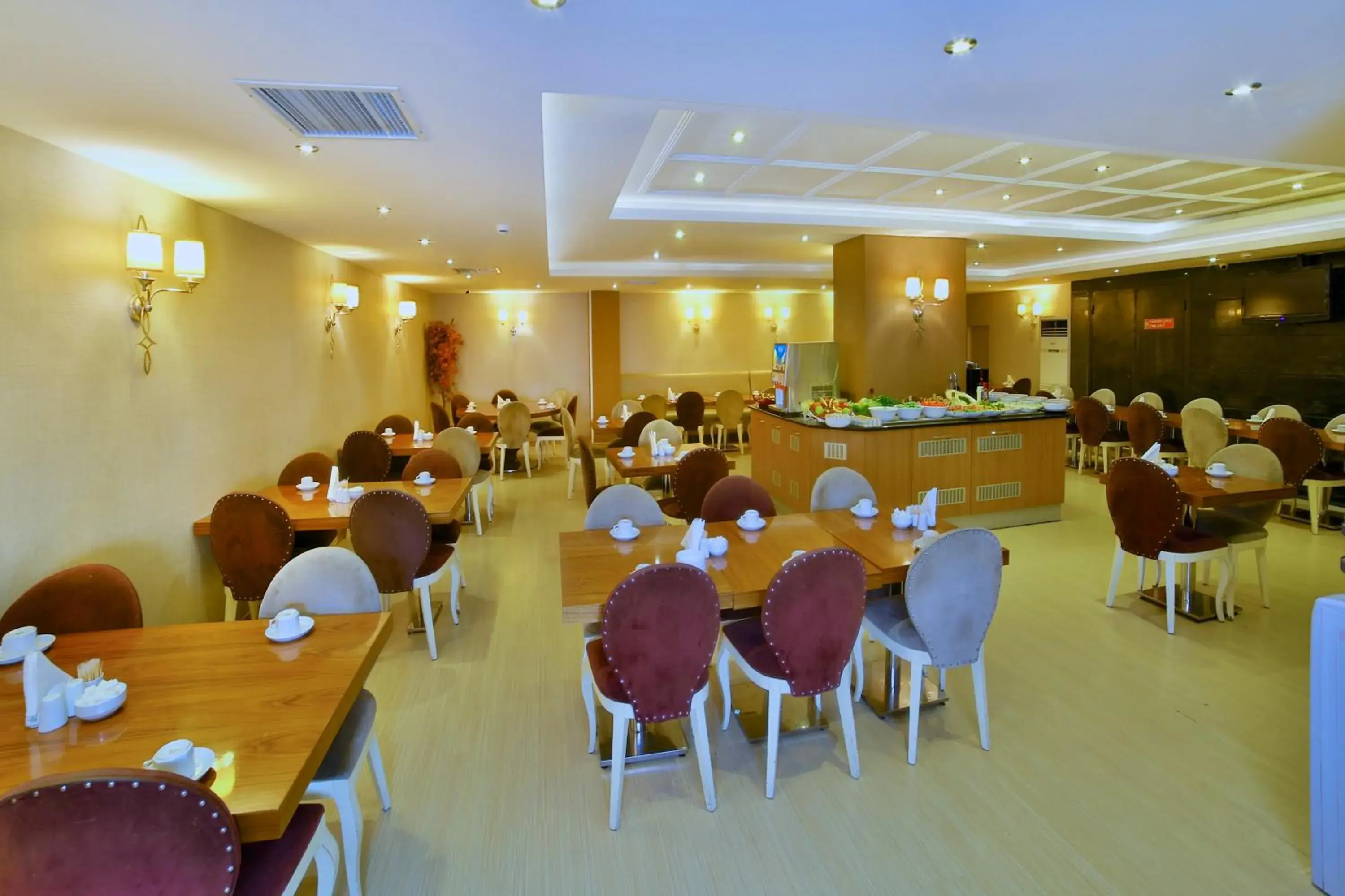 Restaurant/places to eat in Grand Emin Hotel