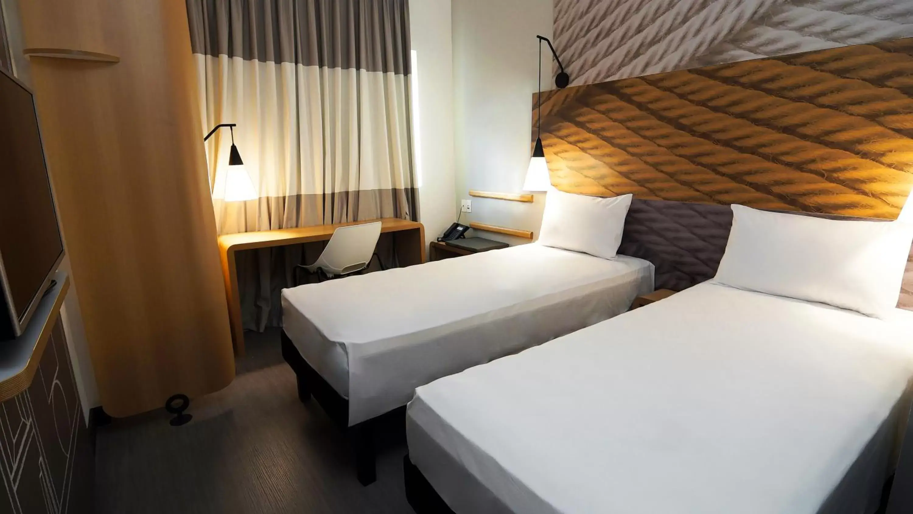 Bedroom, Bed in ibis Osasco