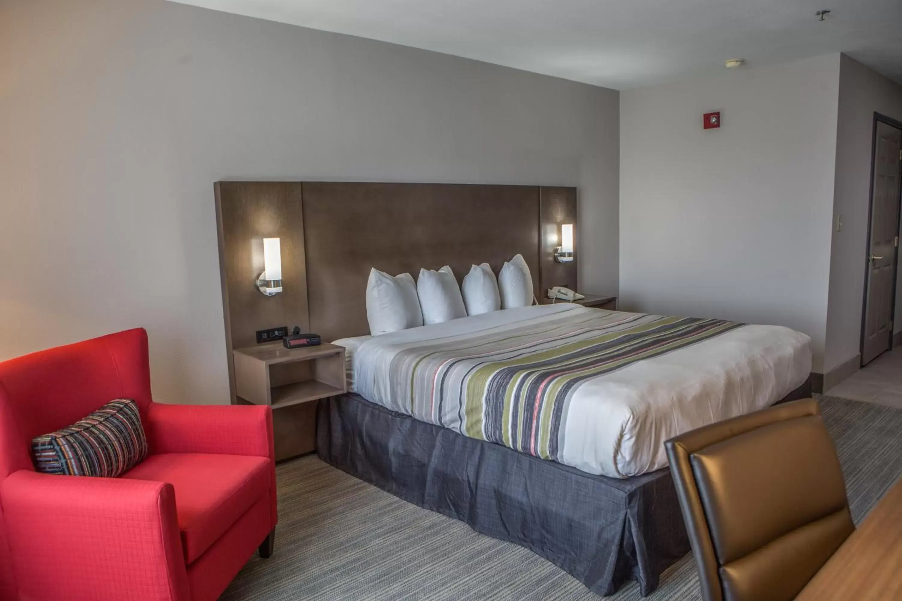 Bed in Country Inn & Suites by Radisson, Harlingen, TX