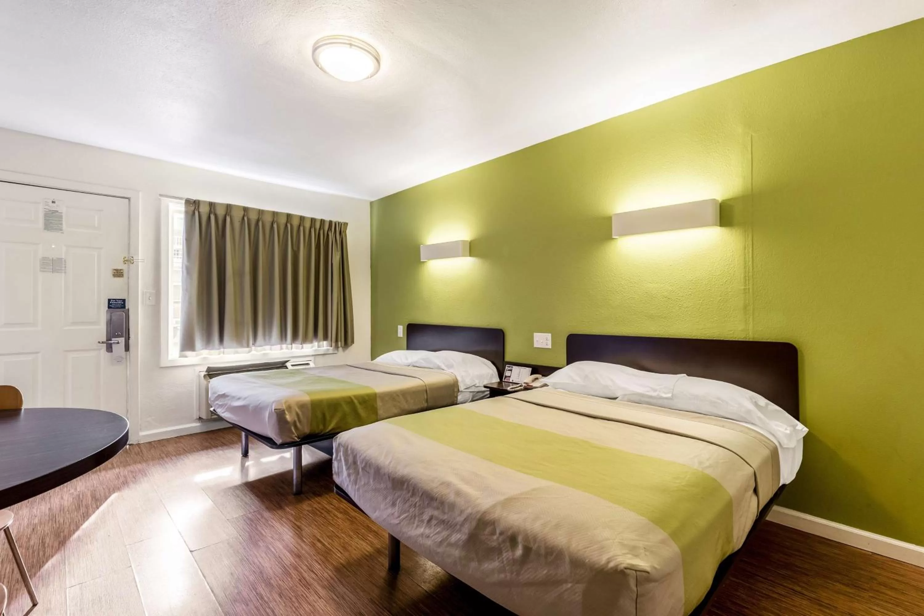 Bedroom, Bed in Motel 6 San Rafael