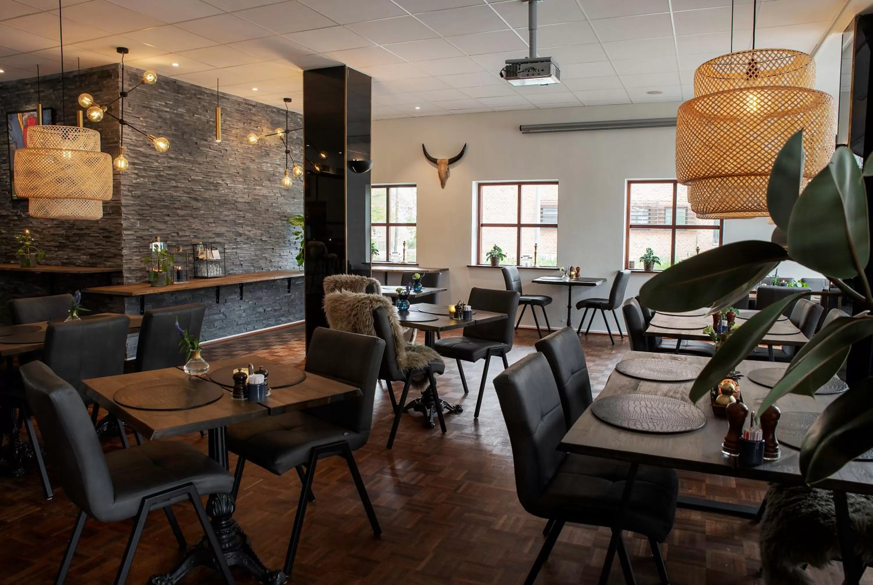 Restaurant/places to eat in Hotel Medi