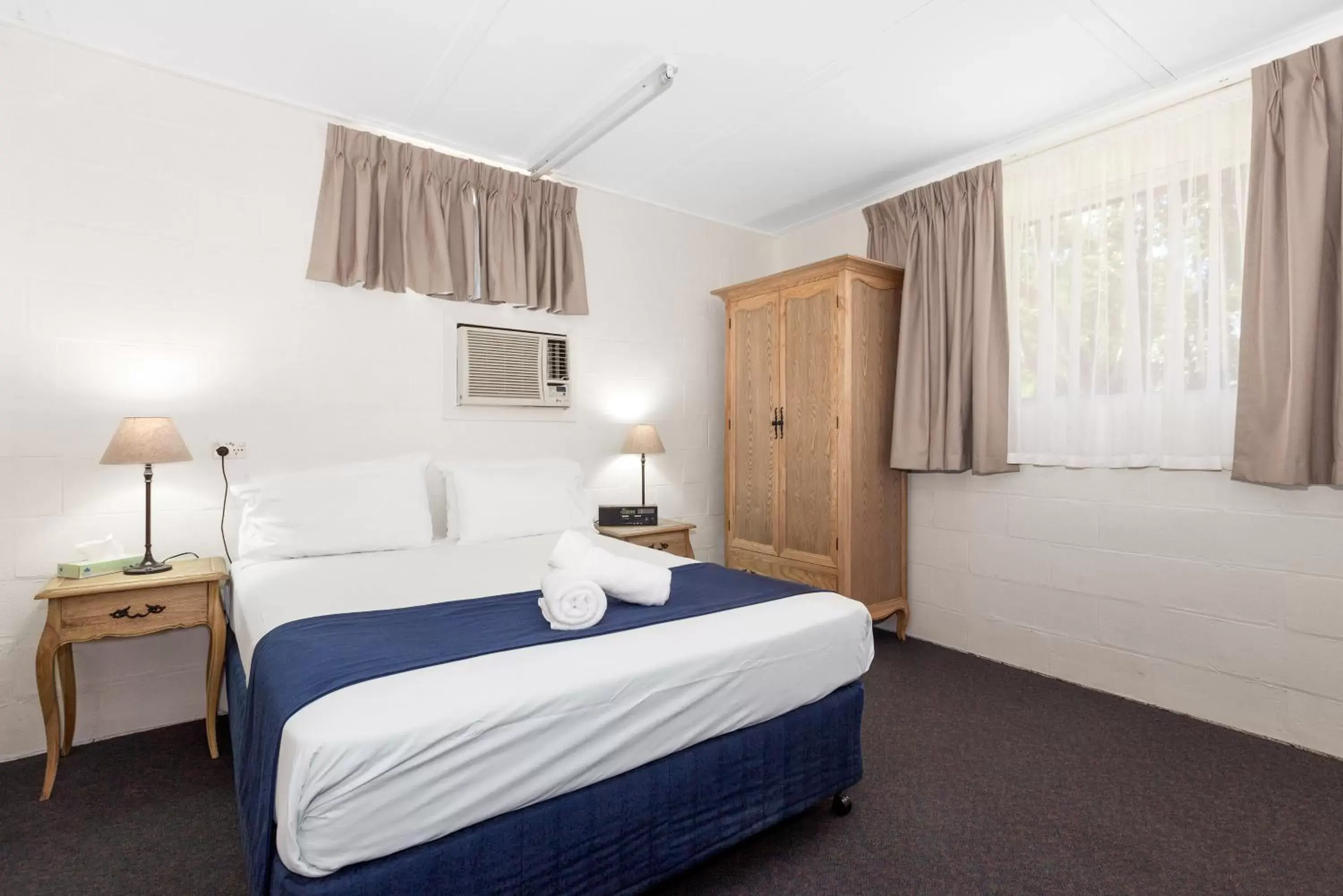 Photo of the whole room, Room Photo in Gulgong Motel