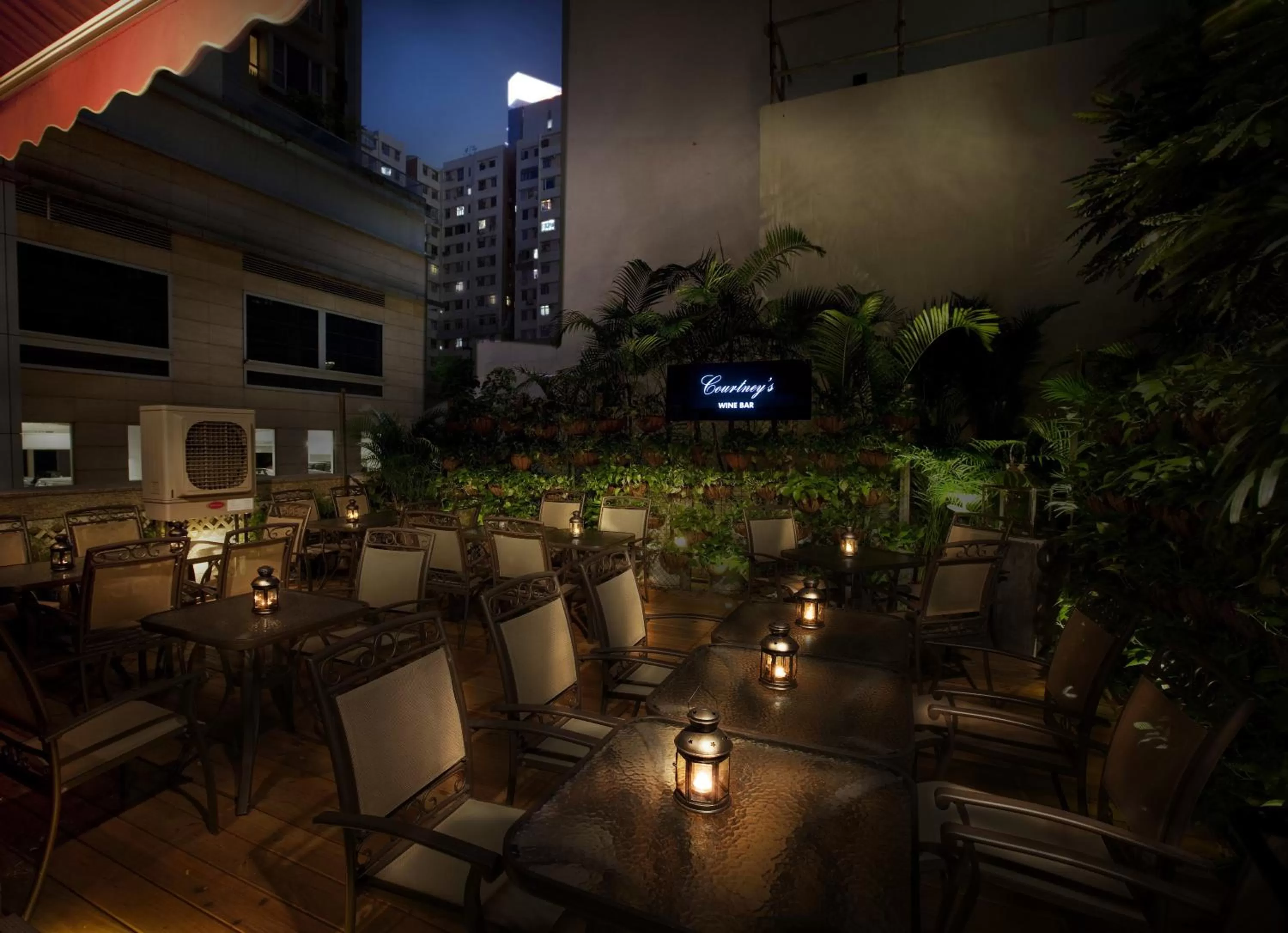 Restaurant/places to eat in Xi Hotel