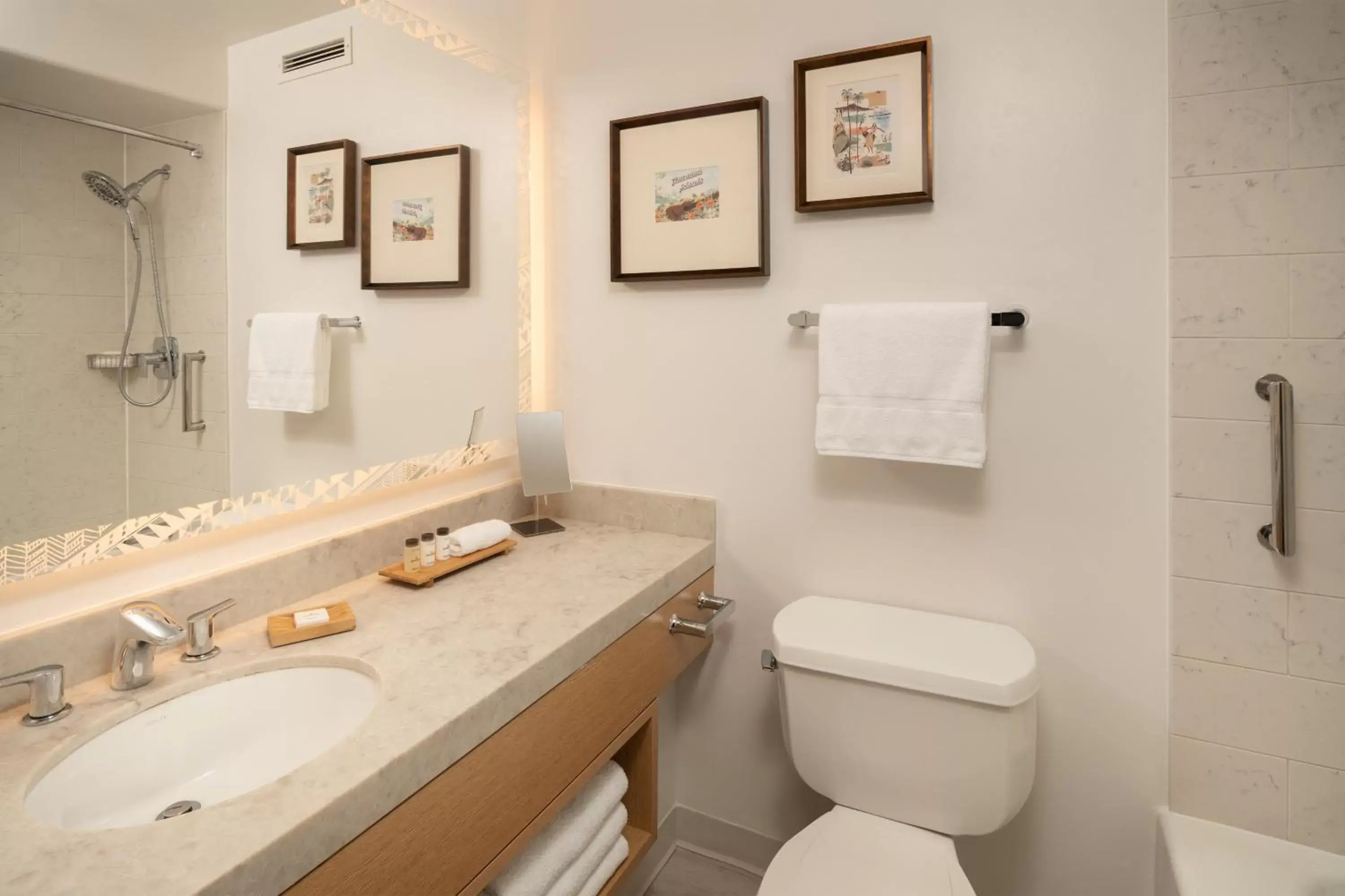 Bathroom in Sheraton Kauai Coconut Beach Resort