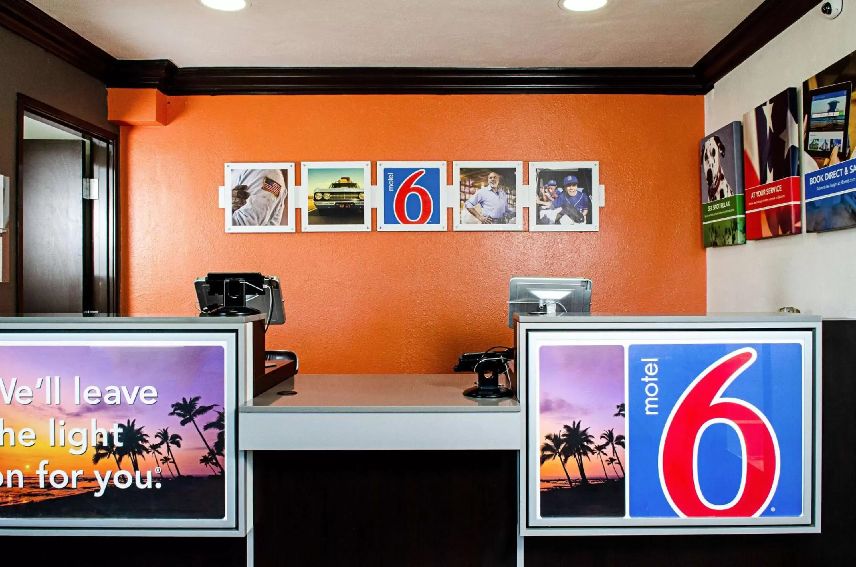 Lobby or reception, Lobby/Reception in Motel 6-Modesto, CA - Downtown