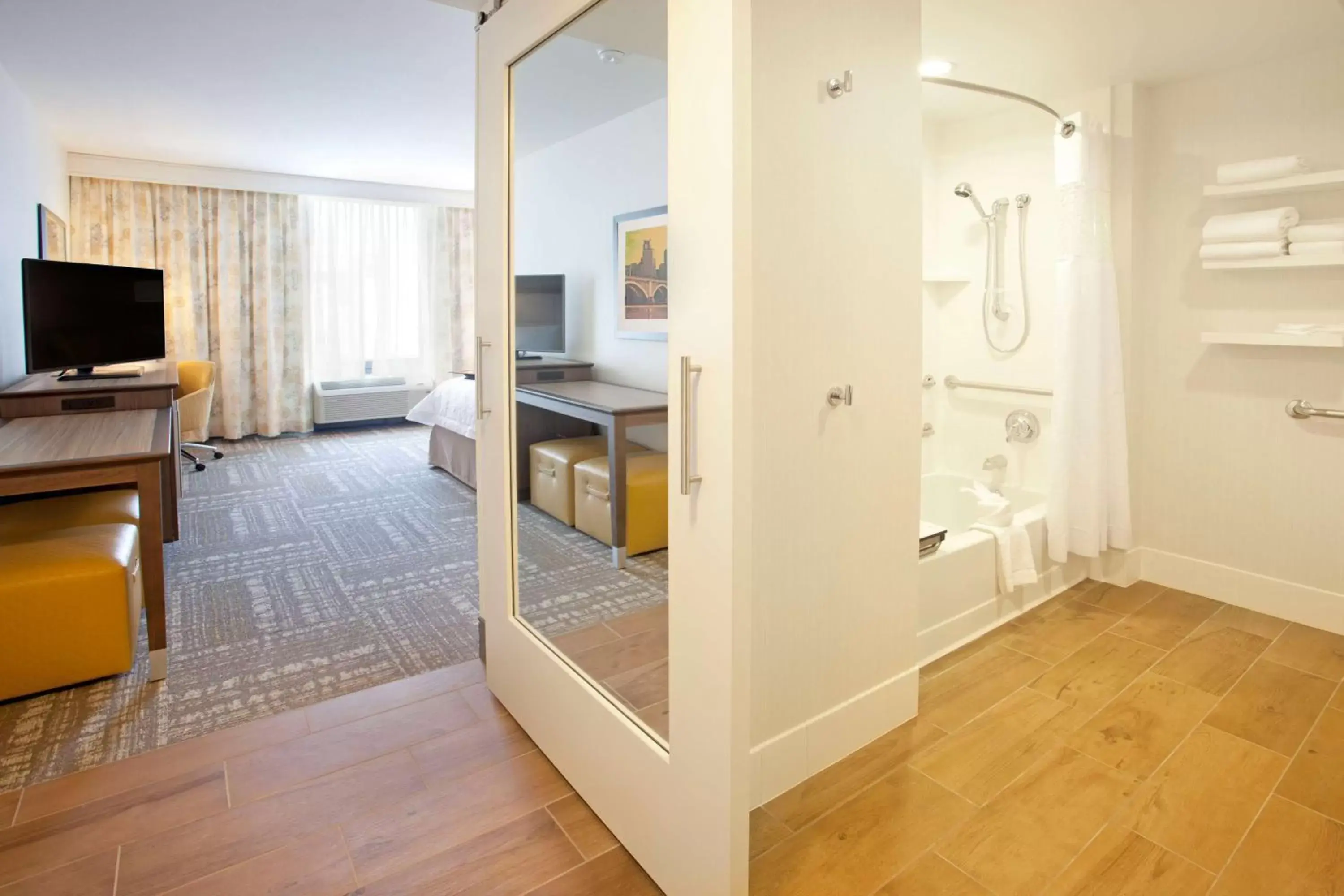 Bathroom, TV/Entertainment Center in Hampton Inn & Suites - Minneapolis/Downtown