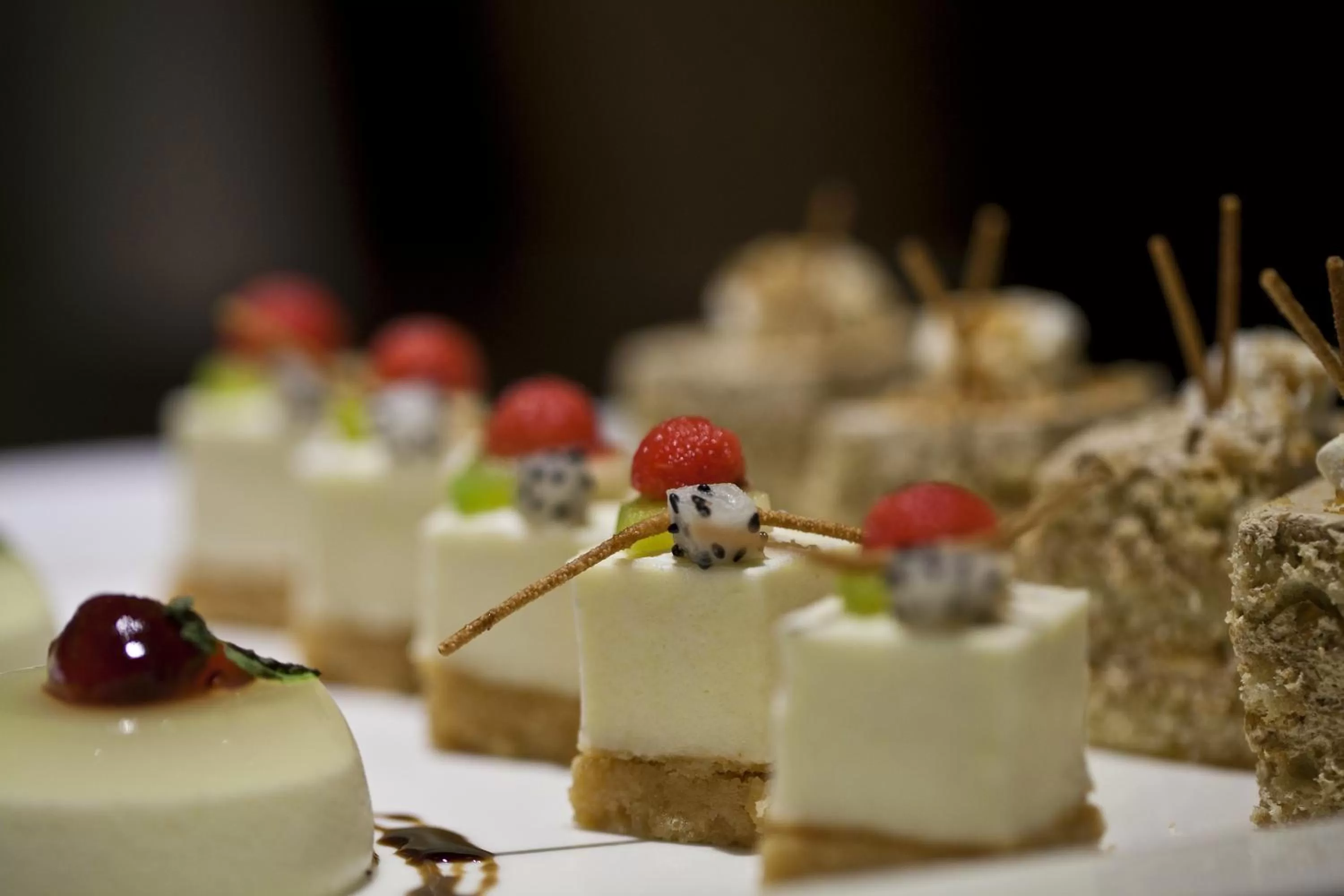 Food in Lakeshore Suites, Banani