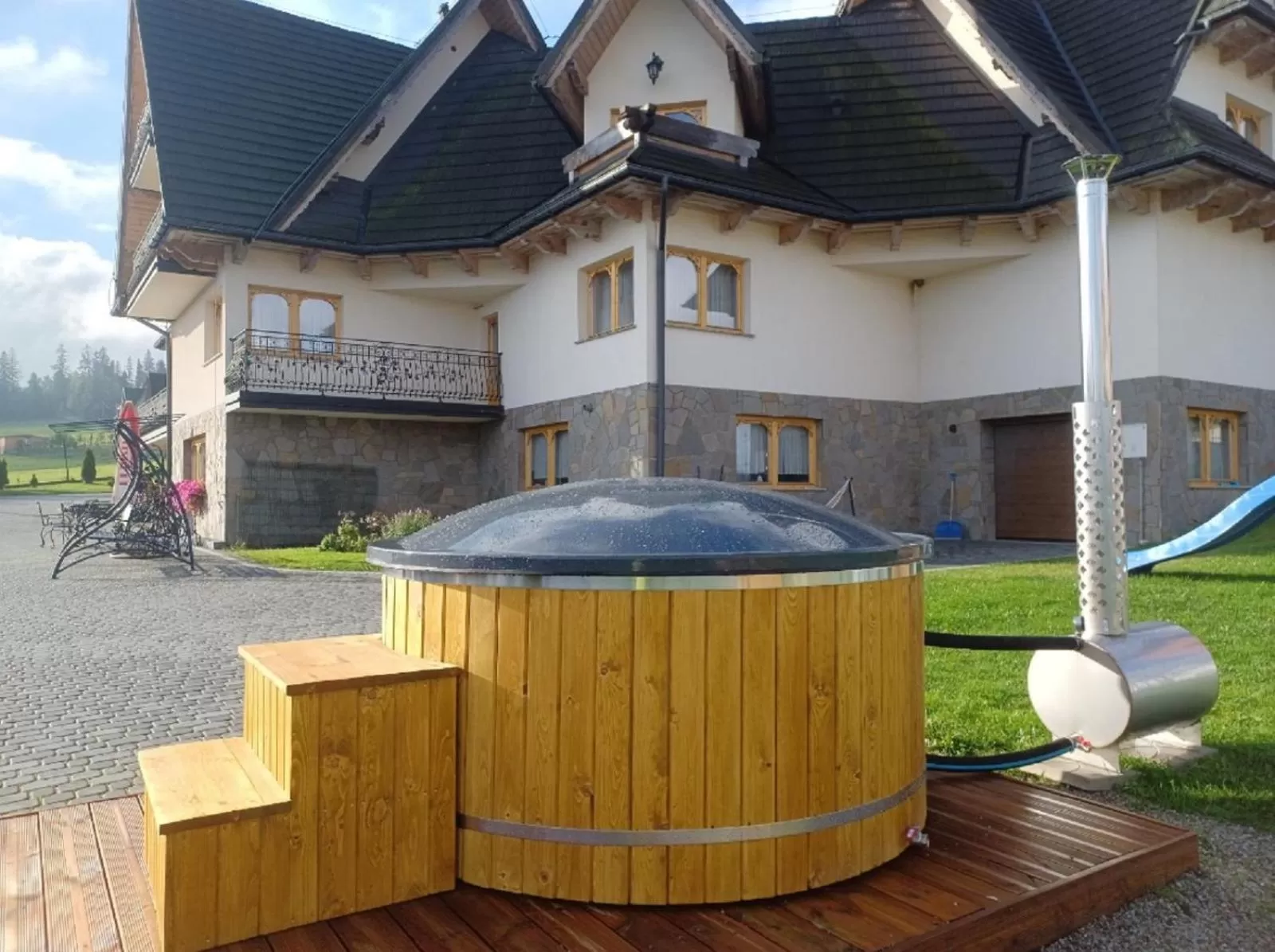 Hot Tub in Podhalanski Dworek z Jacuzzi