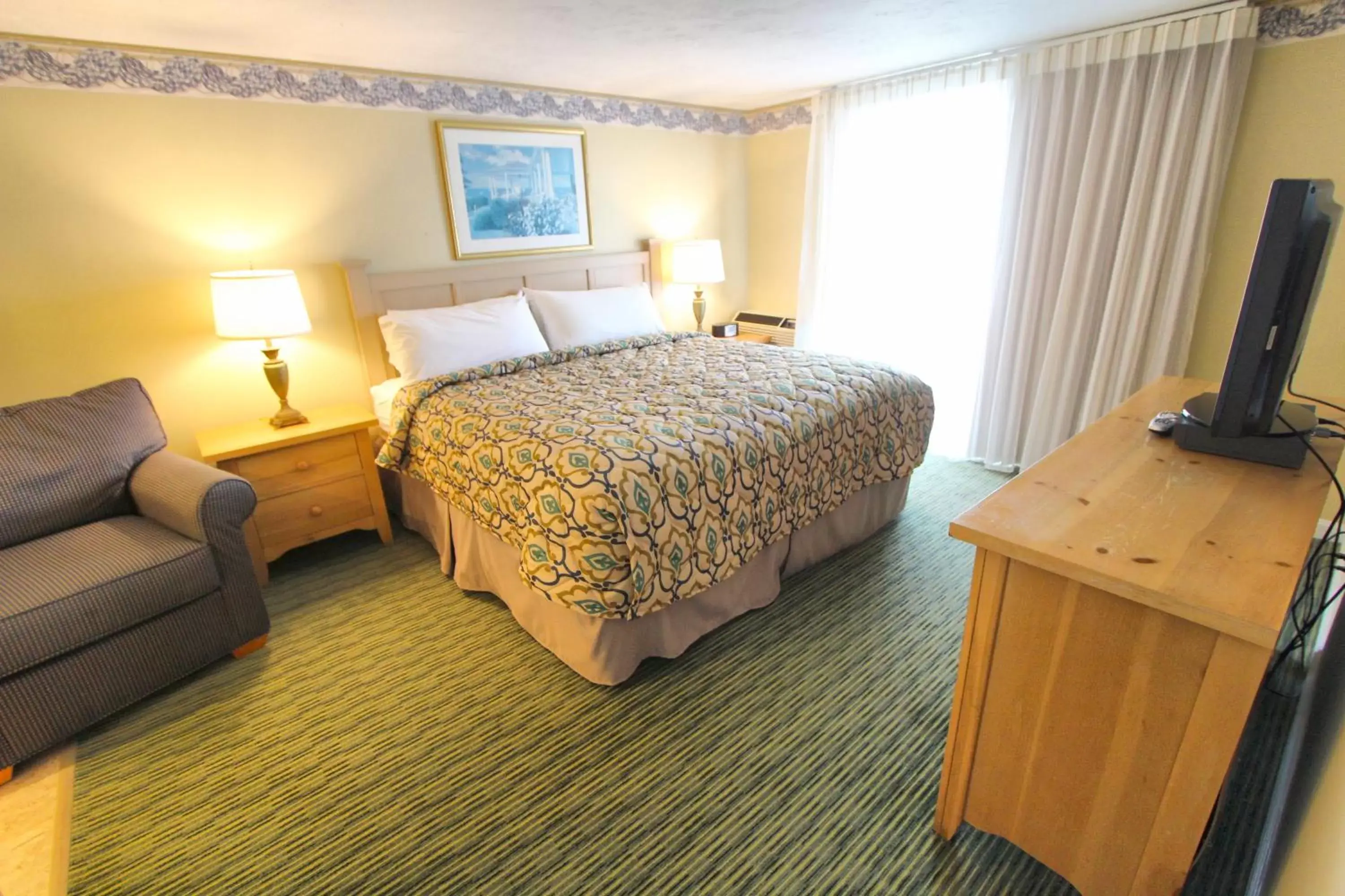 TV and multimedia, Bed in InnSeason Resorts Surfside