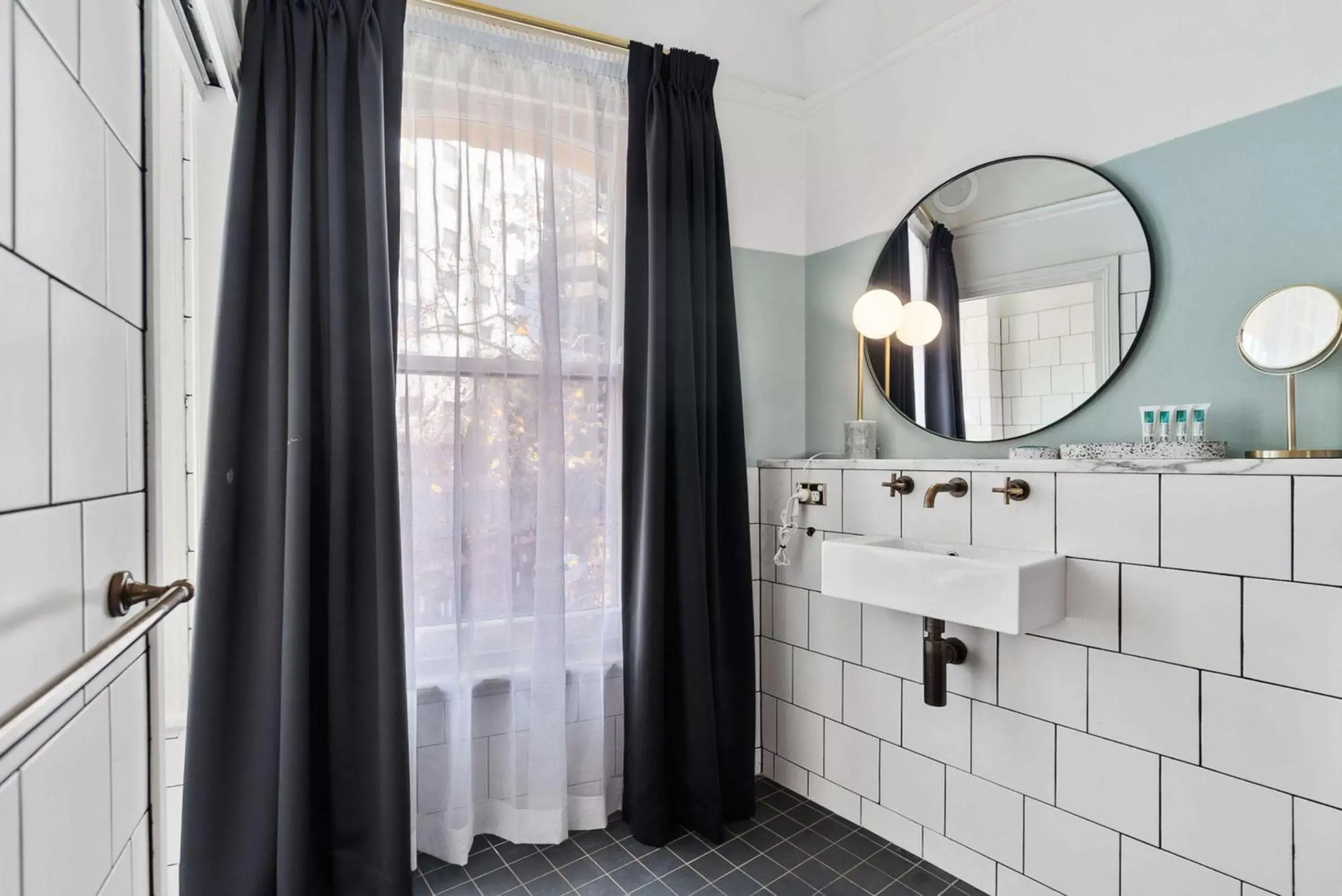 Bathroom in Hotel Harry, Ascend Hotel Collection