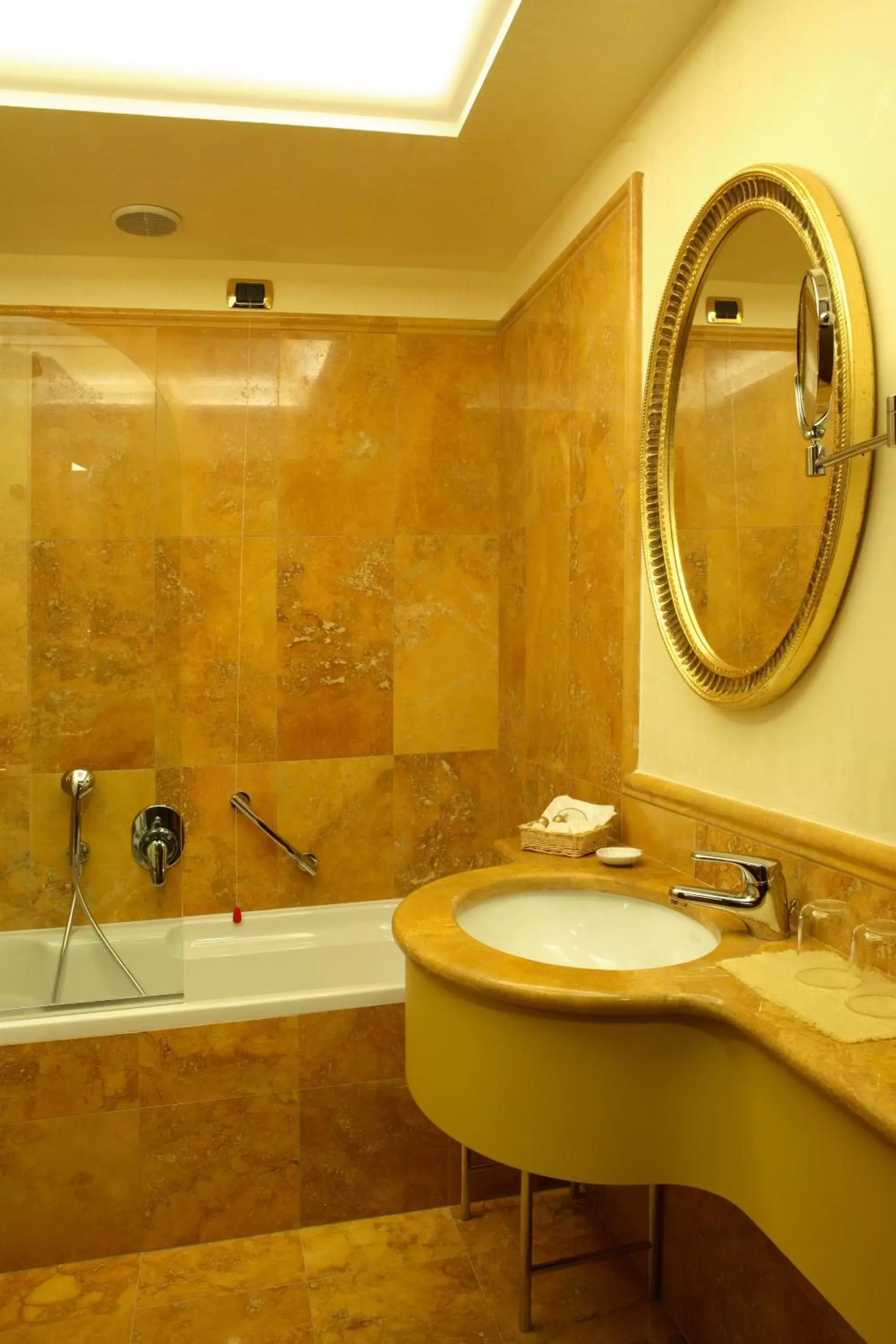 Bathroom in Hotel Al Codega