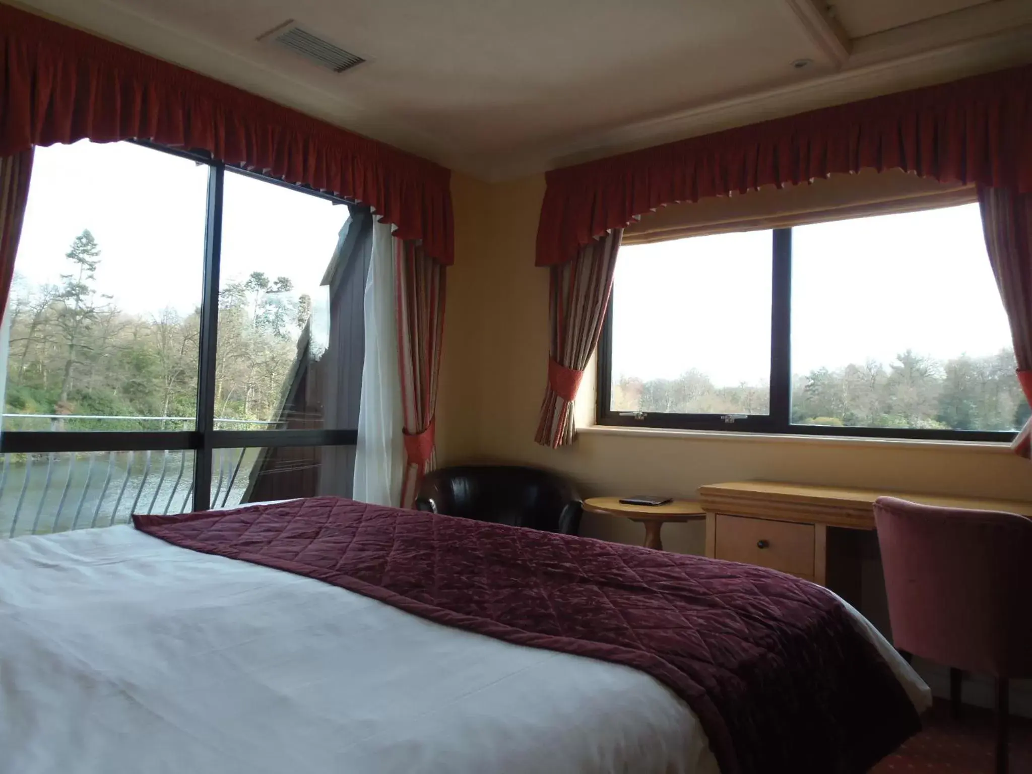 Photo of the whole room, Bed in Lakeside International Hotel