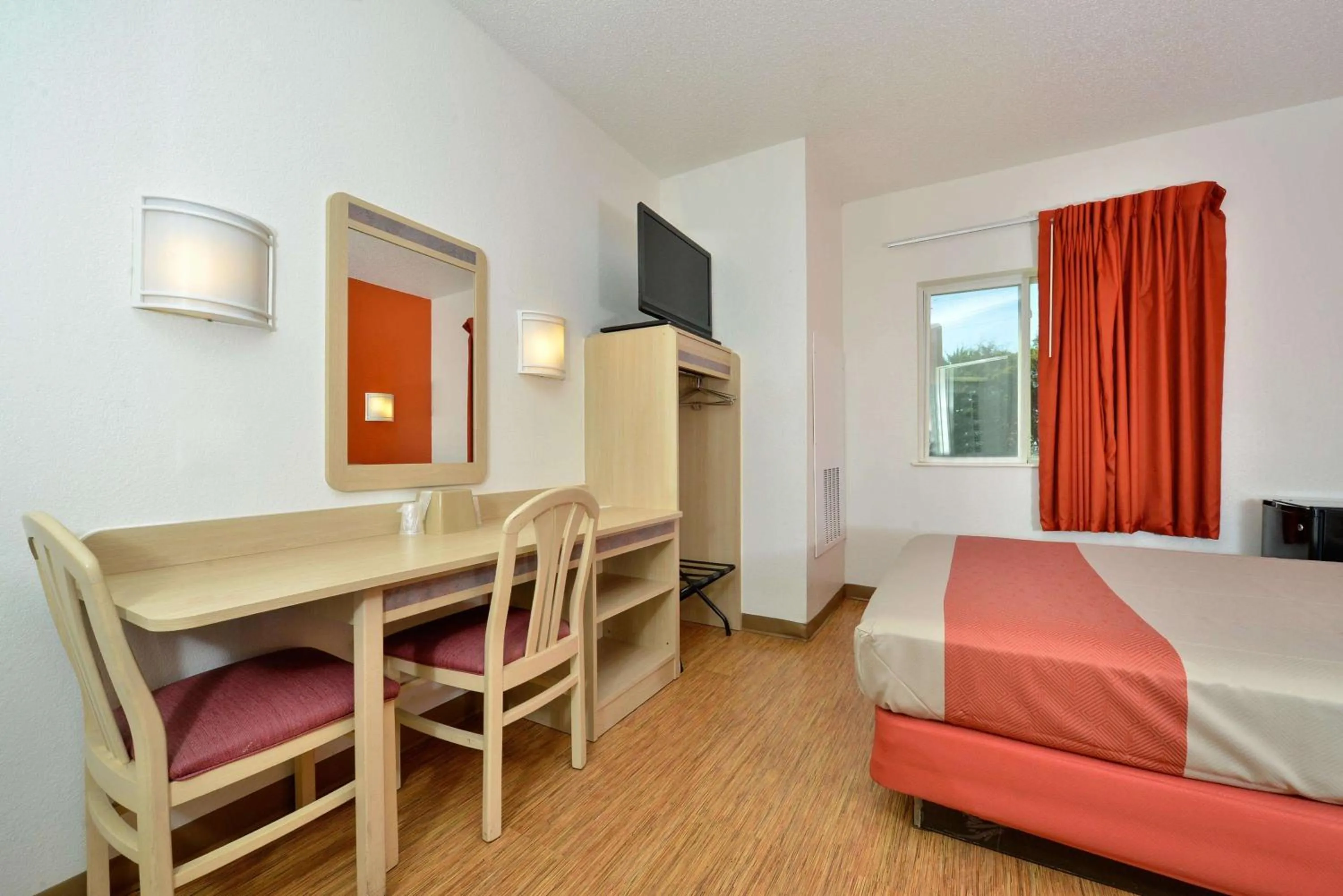 TV and multimedia, Bed in Motel 6-McKinney, TX - North