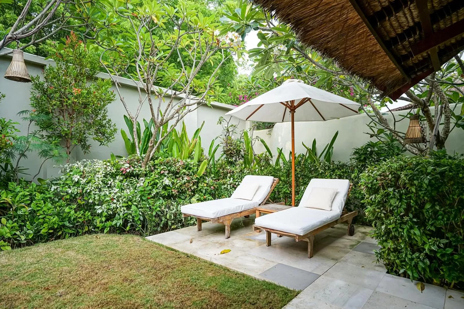 sunbed in Pondok Santi Estate