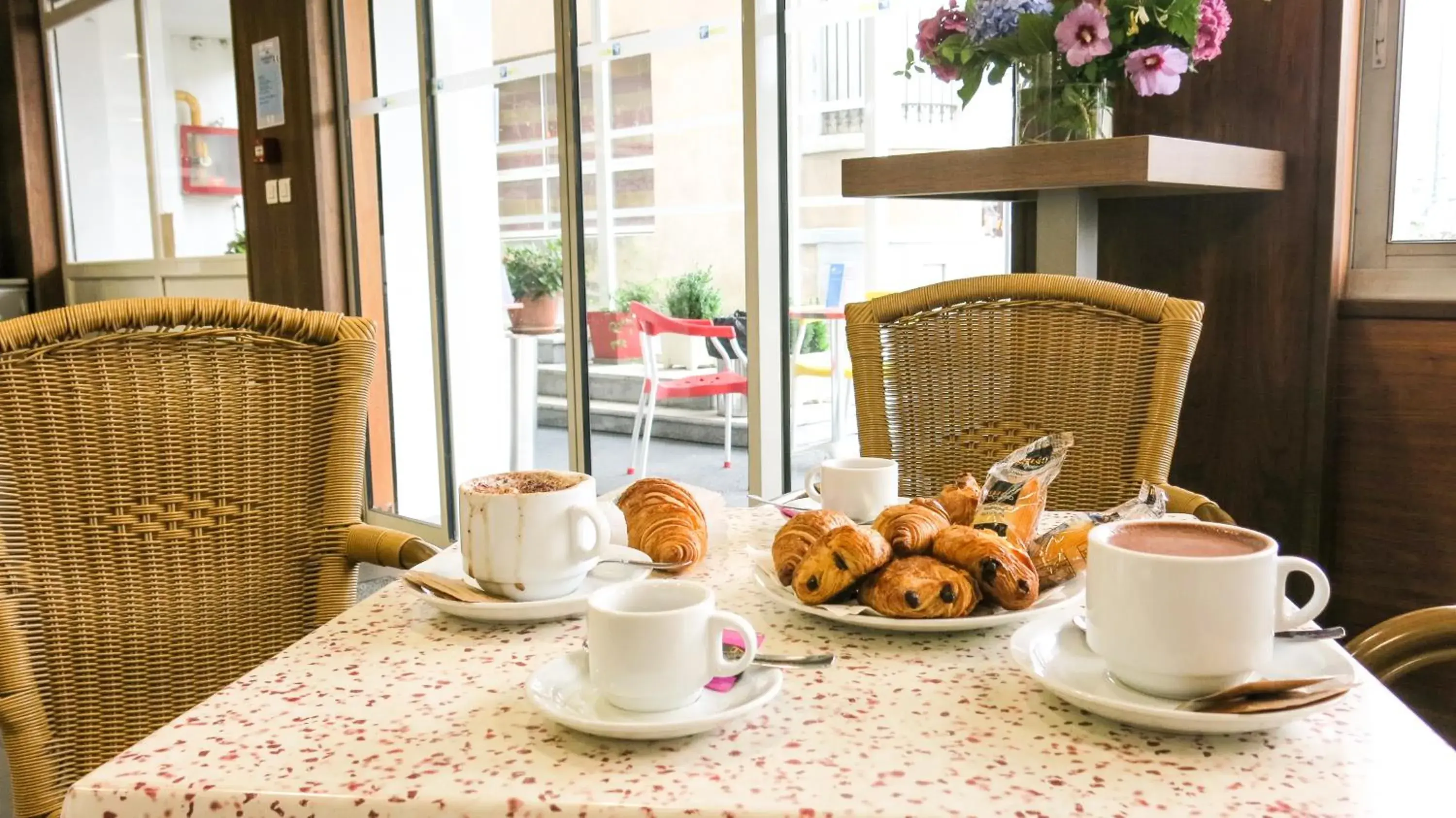 Italian breakfast in Hôtel La Source
