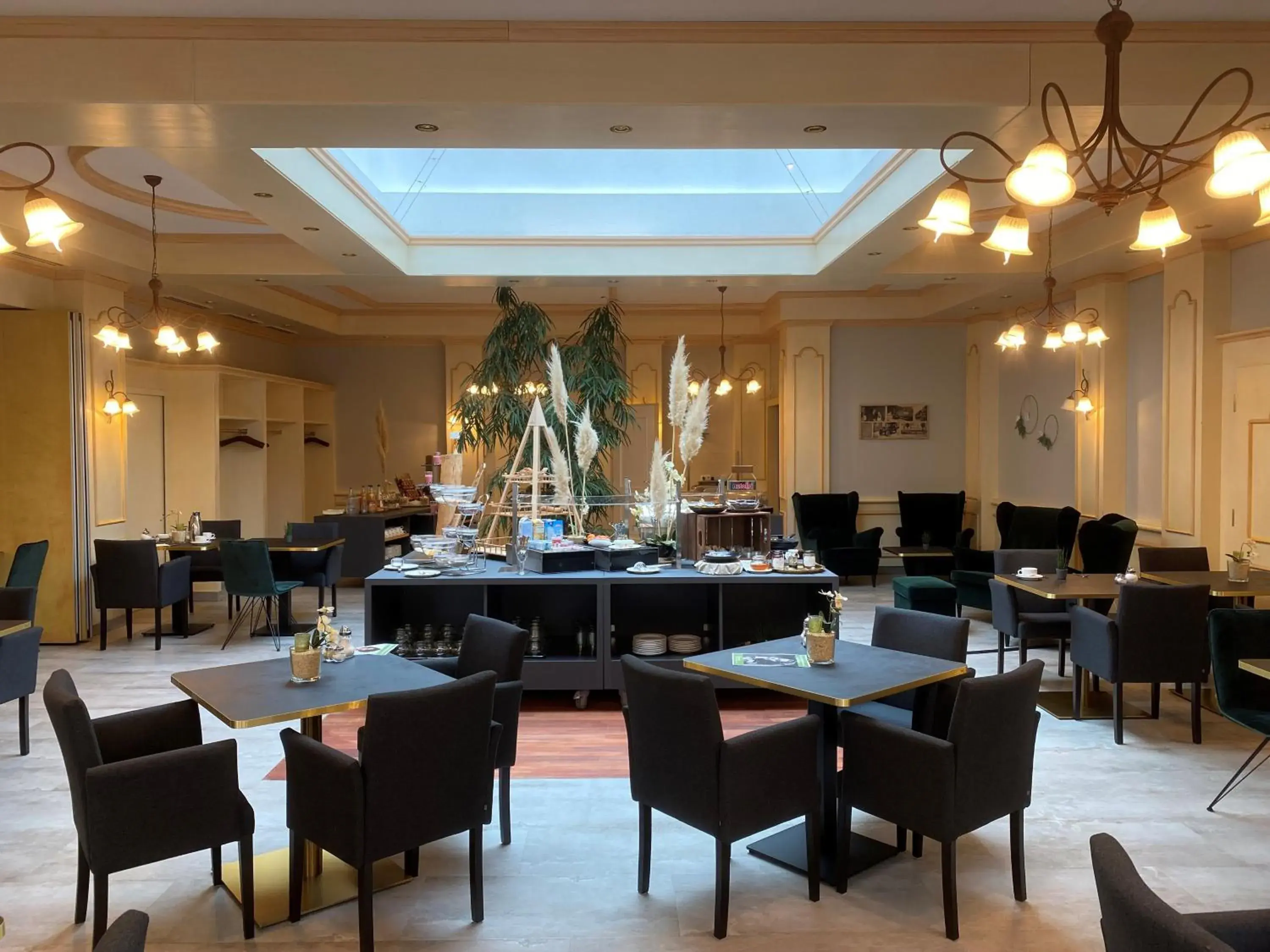 Buffet breakfast, Restaurant/Places to Eat in Flair Hotel Vier Jahreszeiten