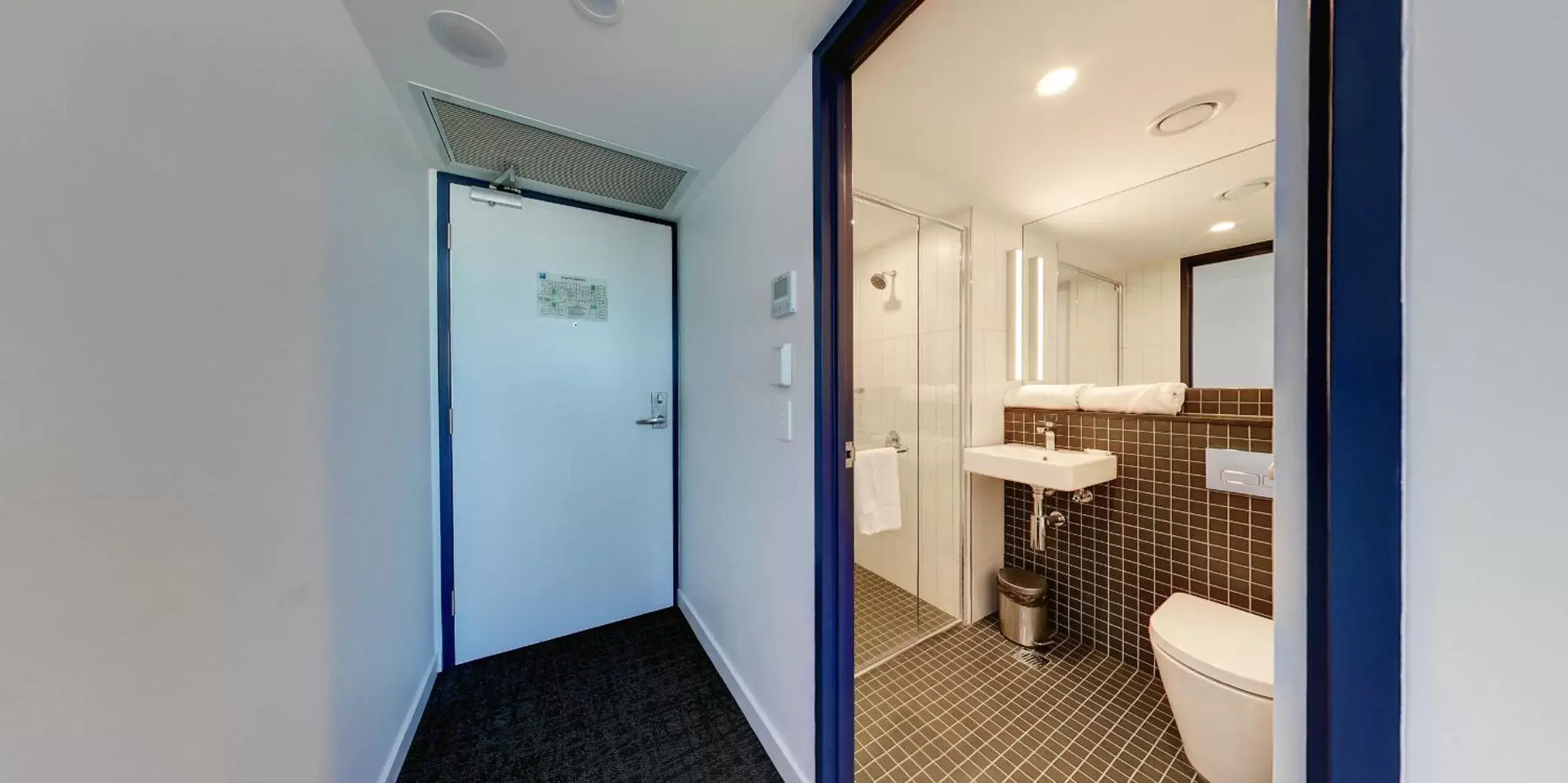 Bathroom in ibis budget Sydney Airport
