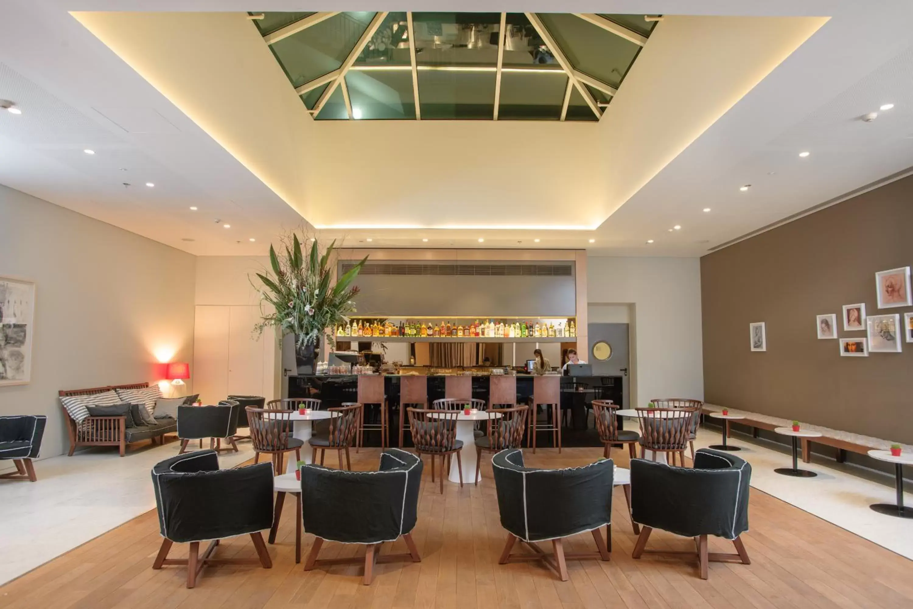 Lounge or bar, Restaurant/Places to Eat in Leonardo Plaza Netanya Hotel