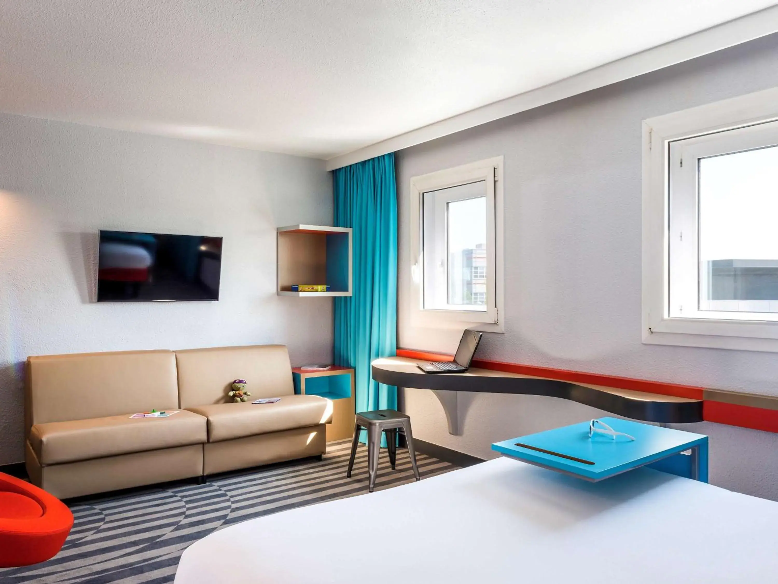 Standard Family Suite with One Double Bed and Sofa in ibis Styles Antony Paris Sud
