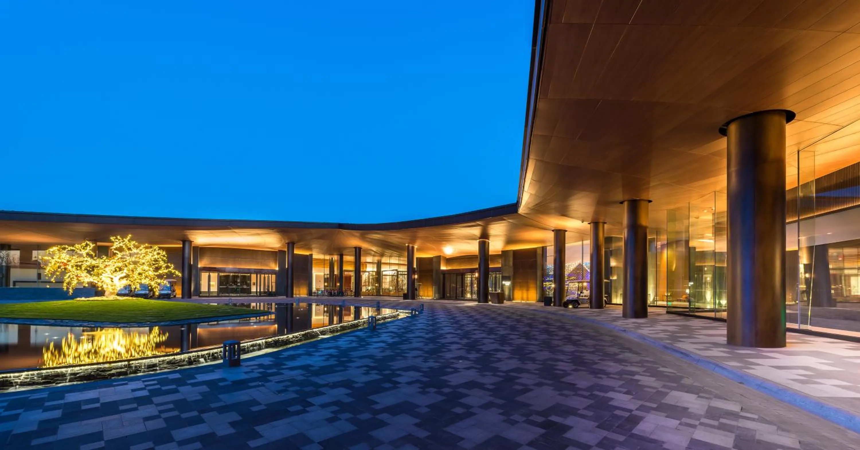 Facade/entrance in Pullman Kaifeng Jianye