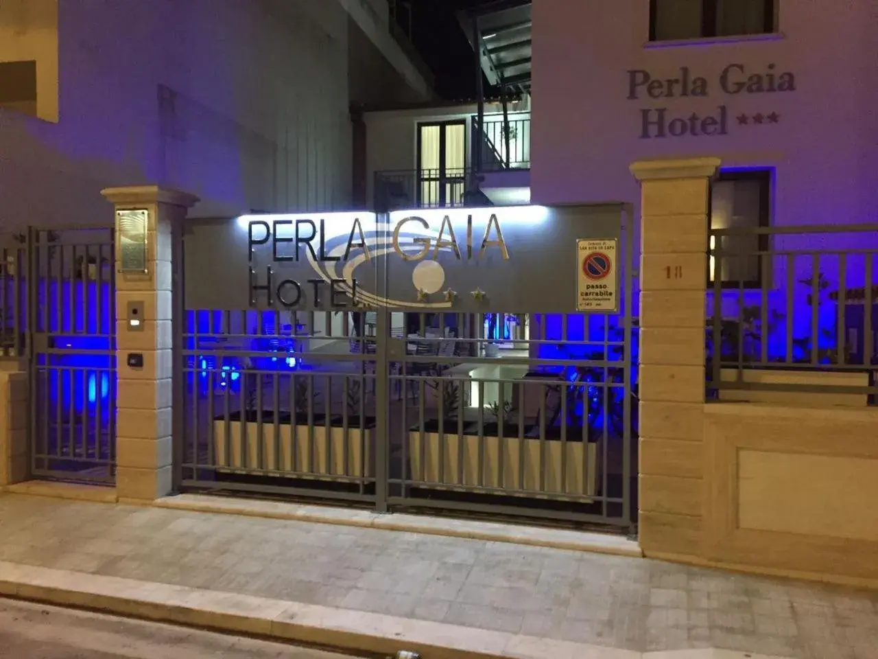 Facade/entrance in Hotel Perla Gaia