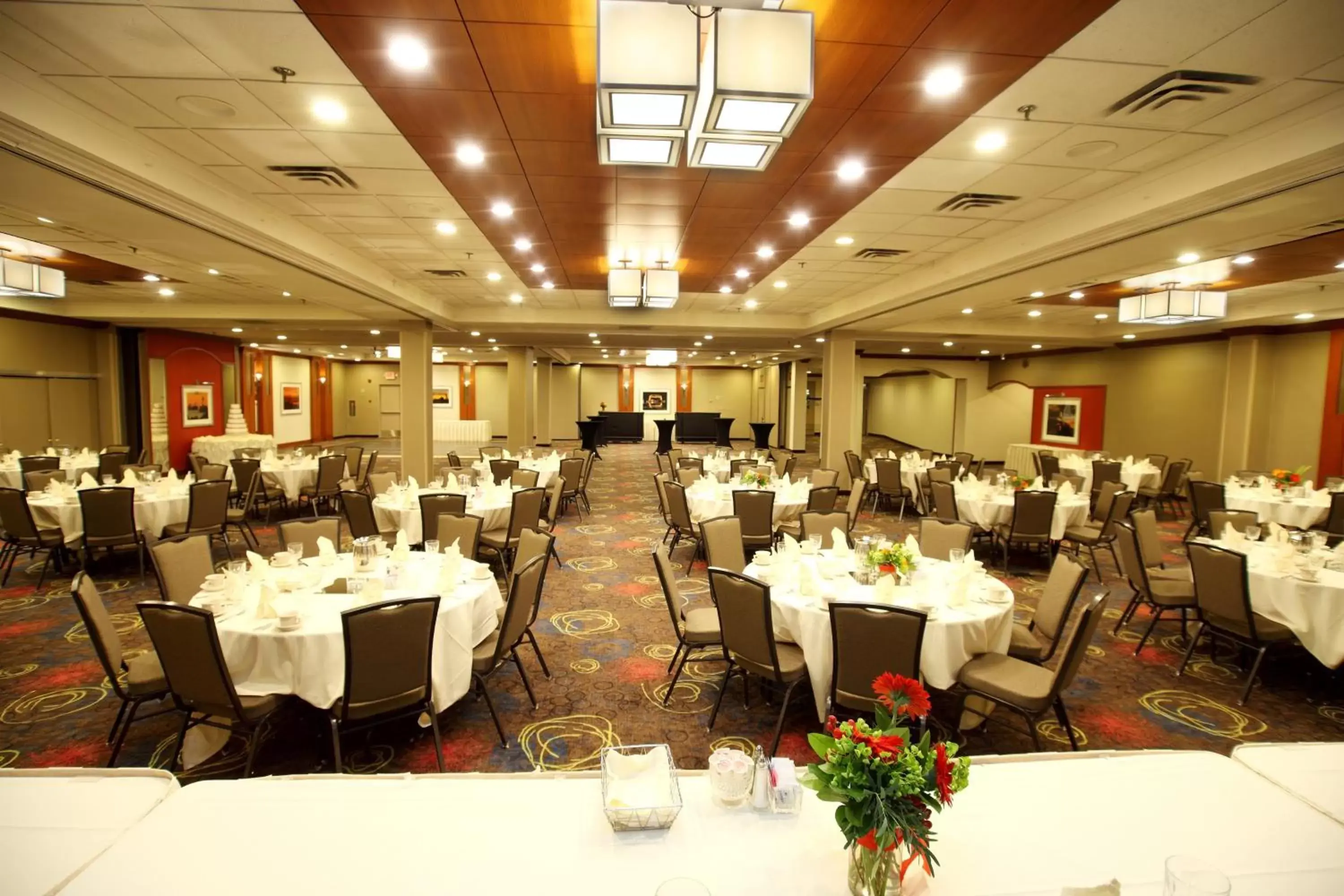 Banquet/Function facilities, Restaurant/Places to Eat in Holiday Inn & Suites Duluth-Downtown, an IHG Hotel