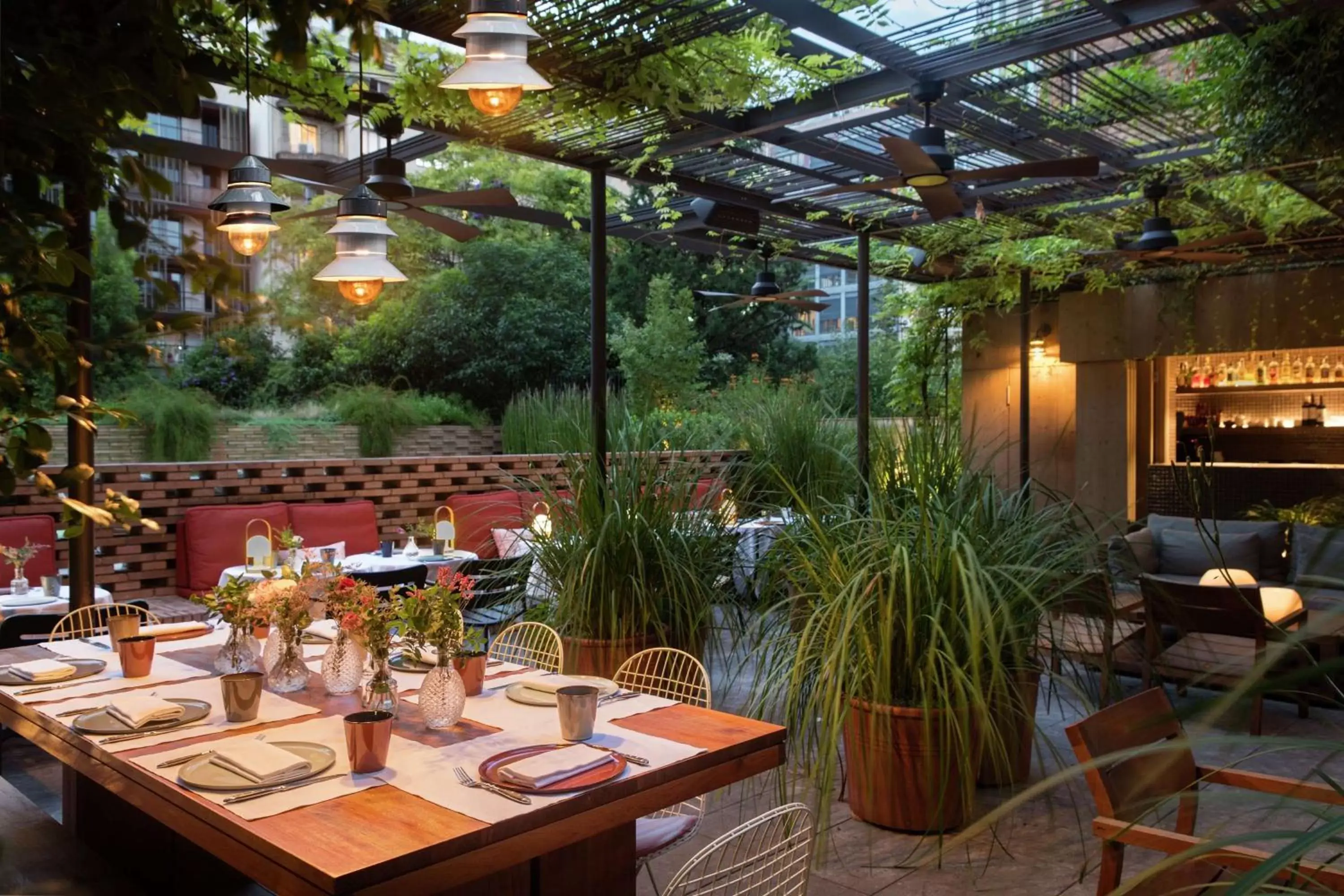 Patio, Restaurant/Places to Eat in Alexandra Barcelona Hotel, Curio Collection by Hilton