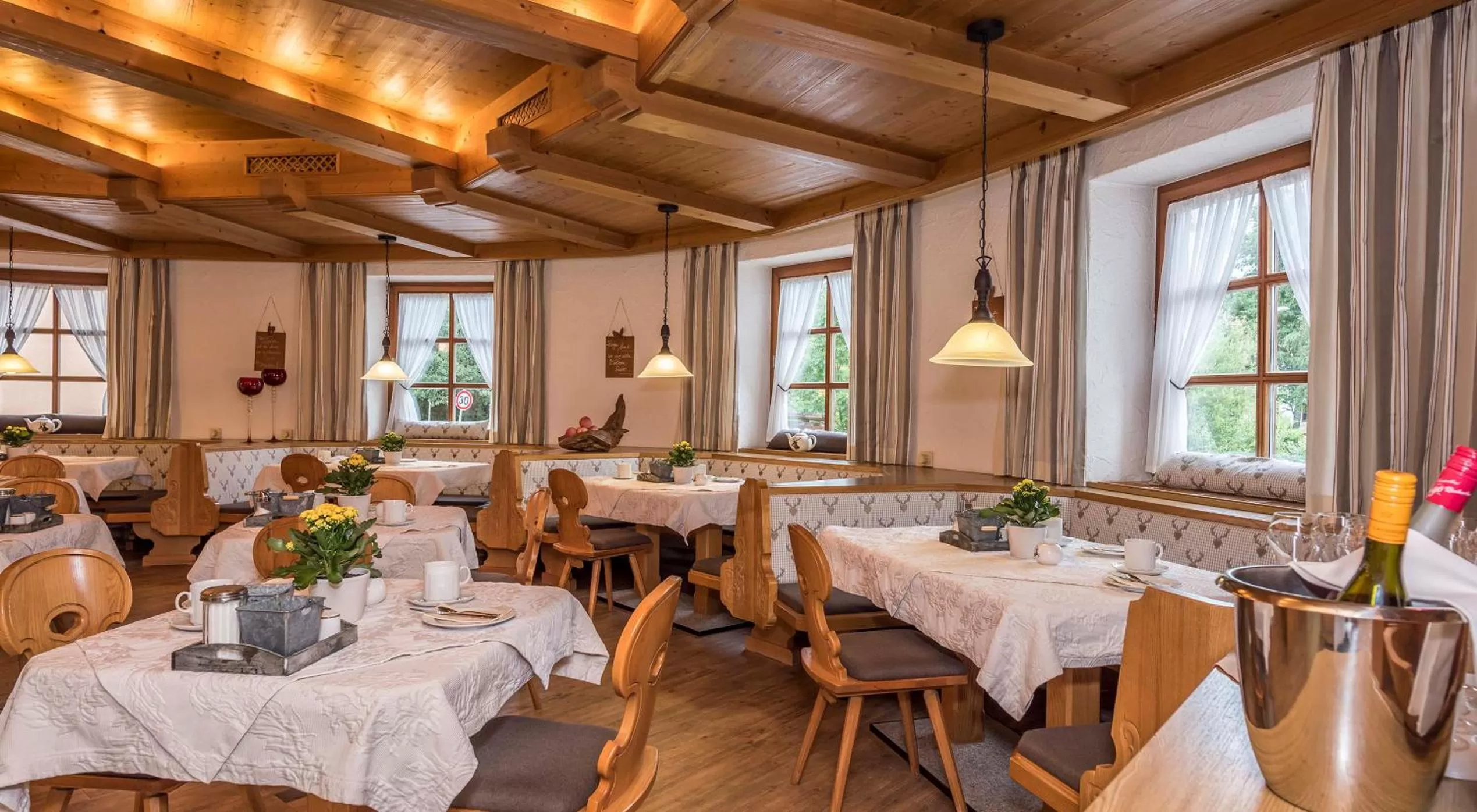 Buffet breakfast in Hotel Mutz Garni