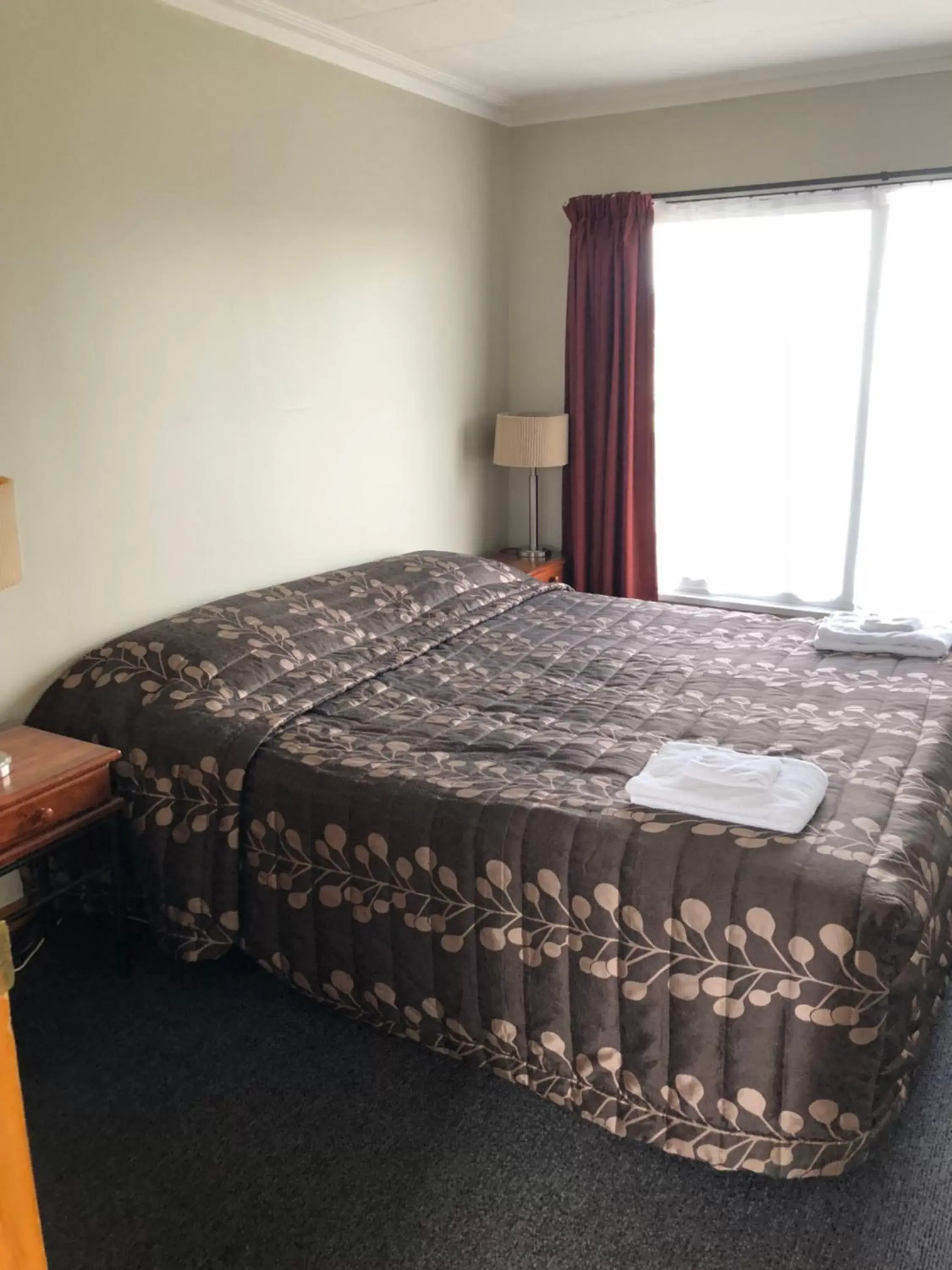 Bed in Lilybrook Motel