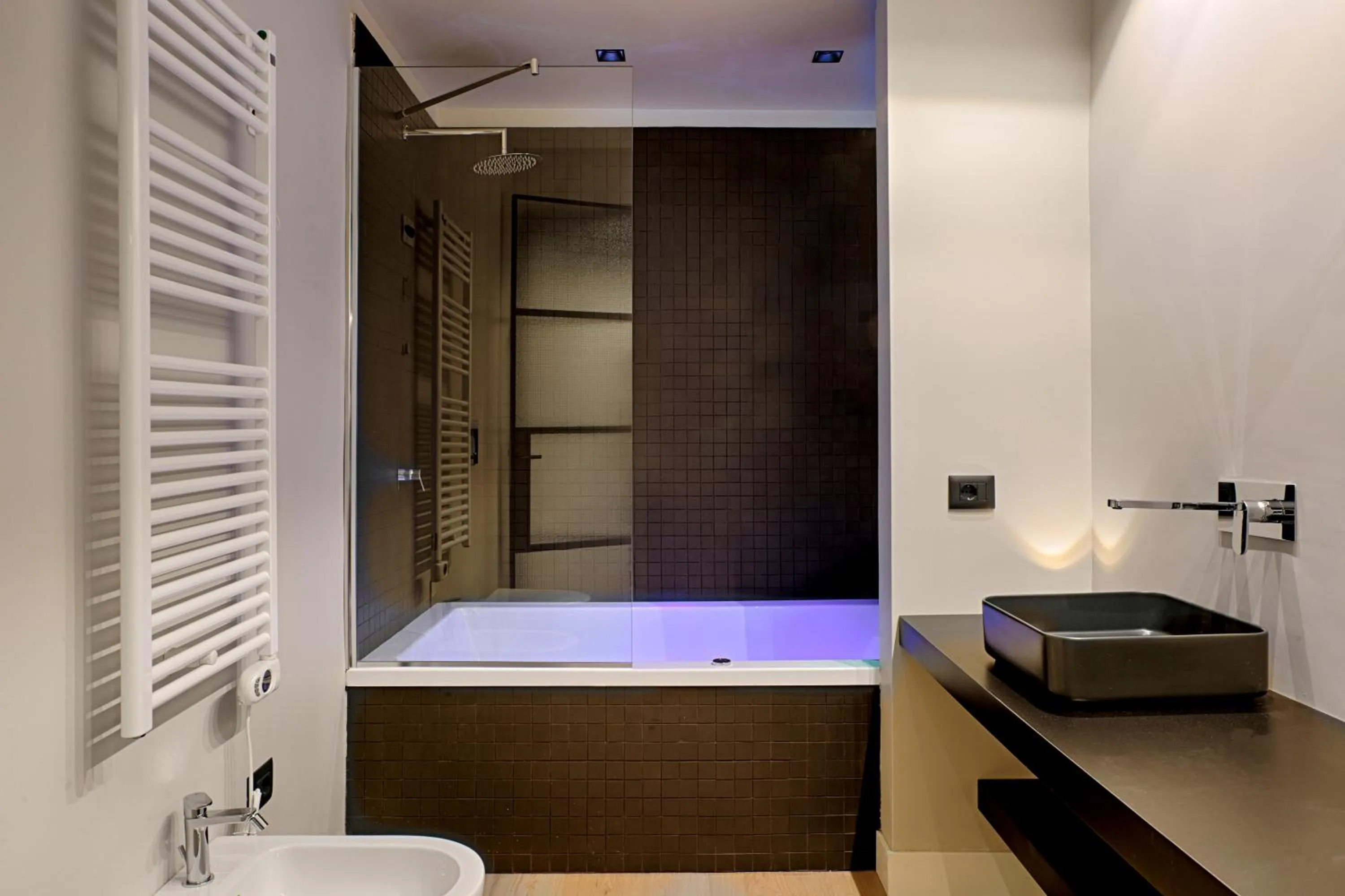 Shower in Casa Pacifico Napoli