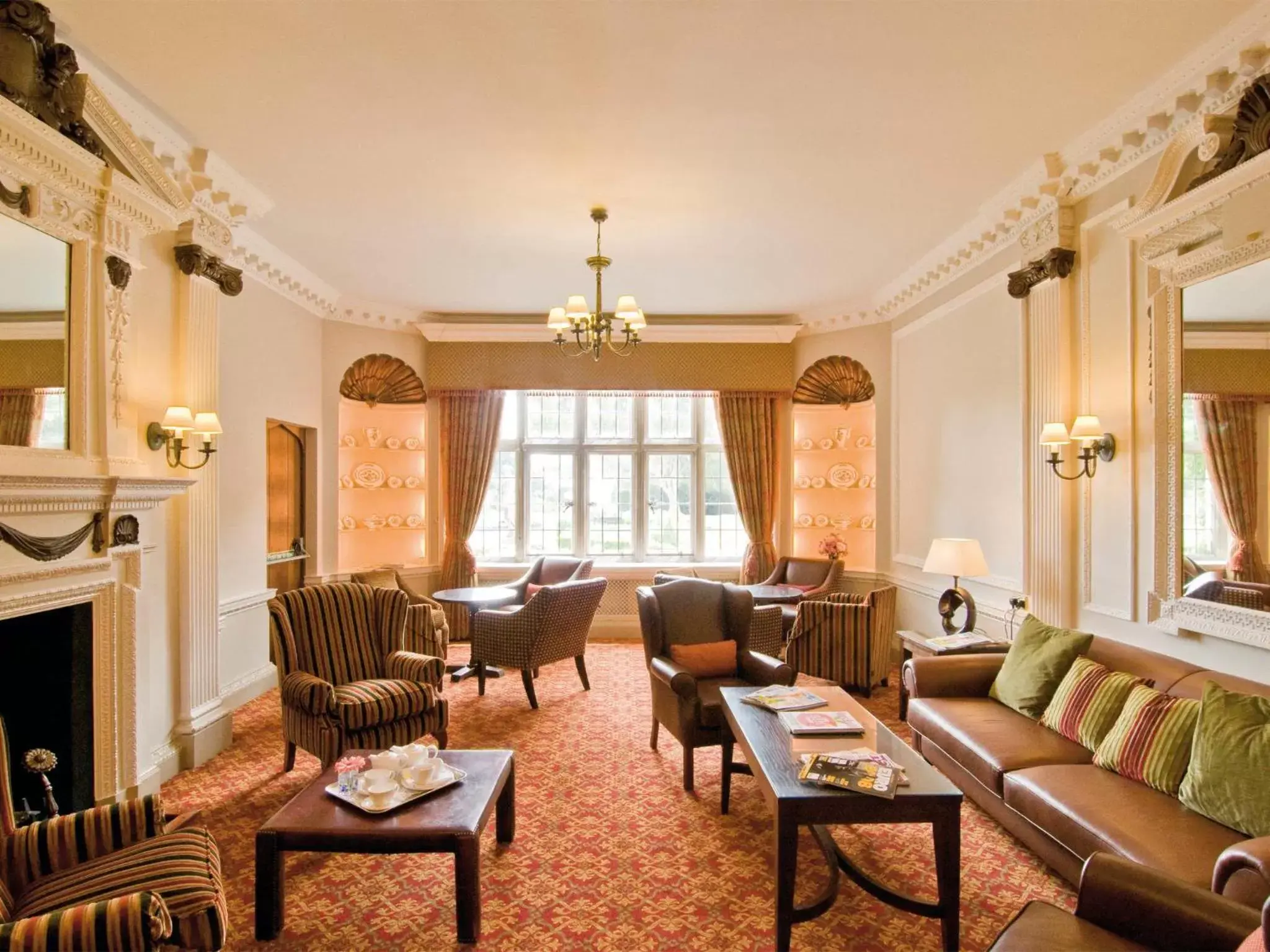 Communal lounge/ TV room, Seating Area in Macdonald Elmers Court Hotel