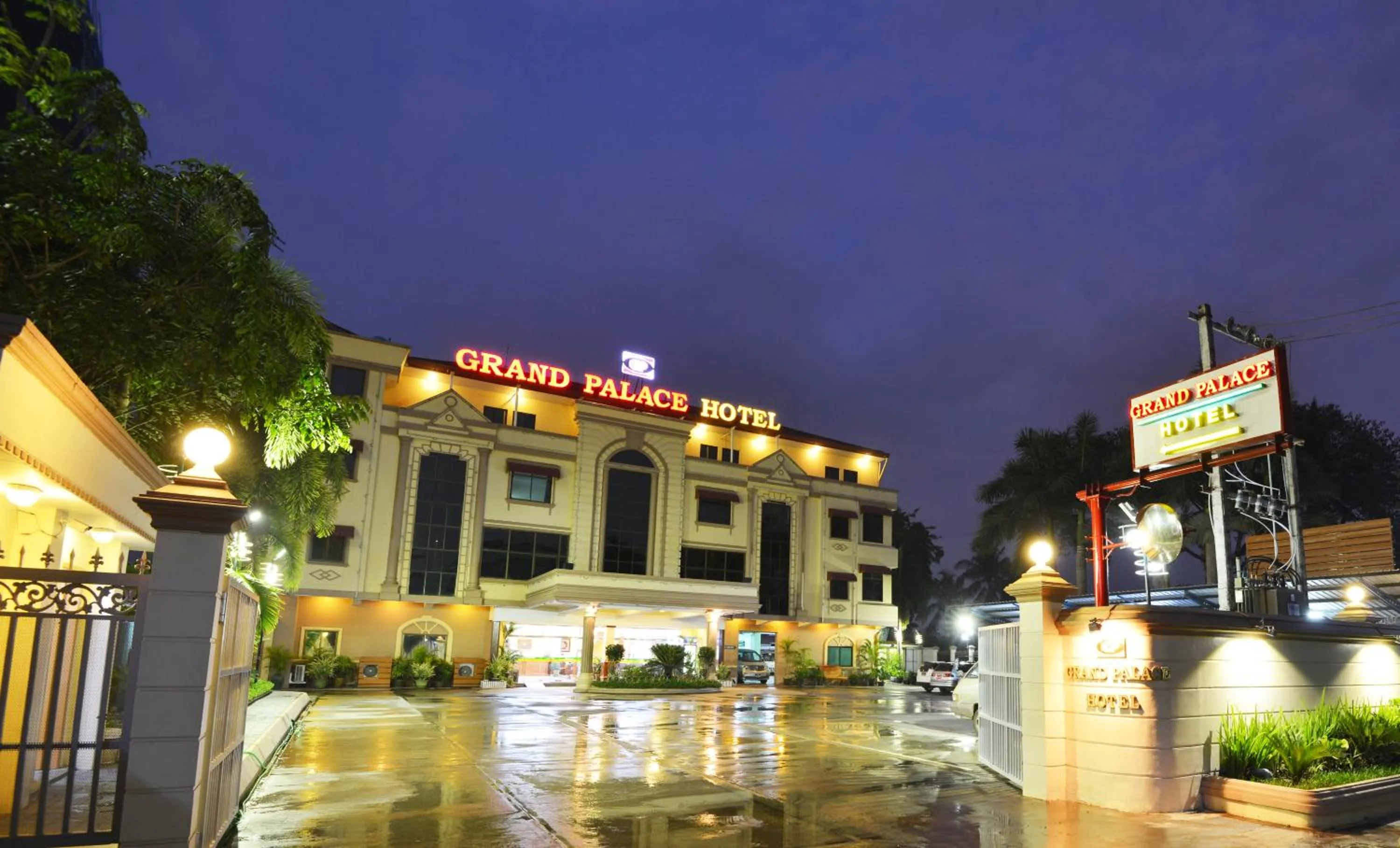 Night in Grand Palace Hotel