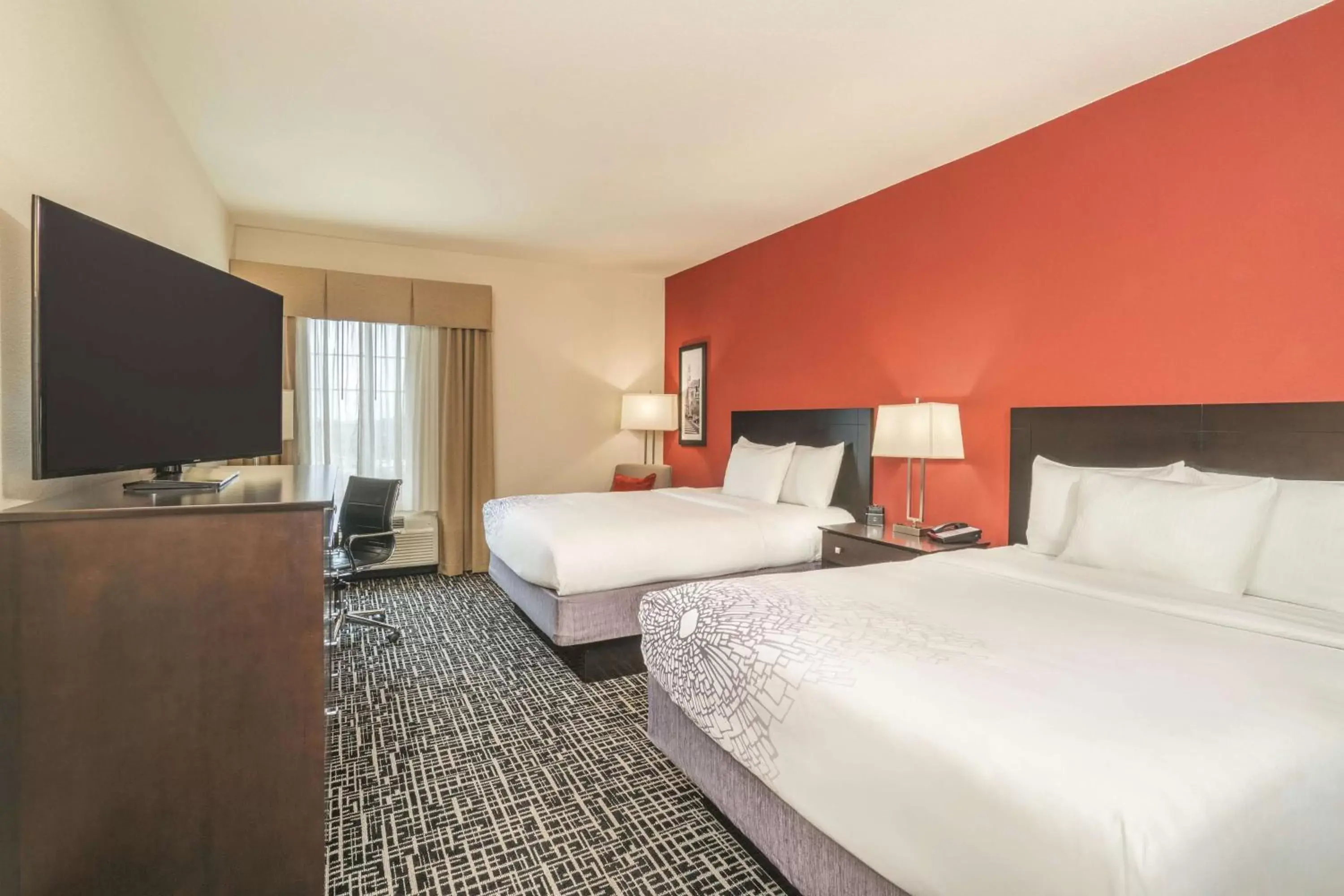 Photo of the whole room, Bed in La Quinta by Wyndham Smyrna TN - Nashville