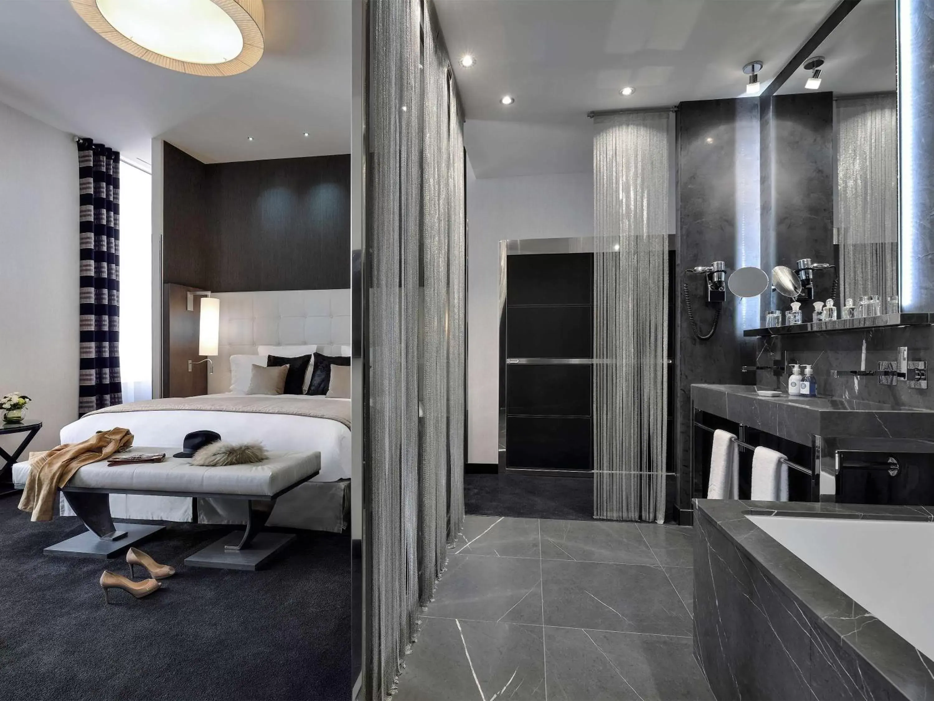 Photo of the whole room, Bathroom in La Cour des Consuls Hotel and Spa Toulouse - MGallery