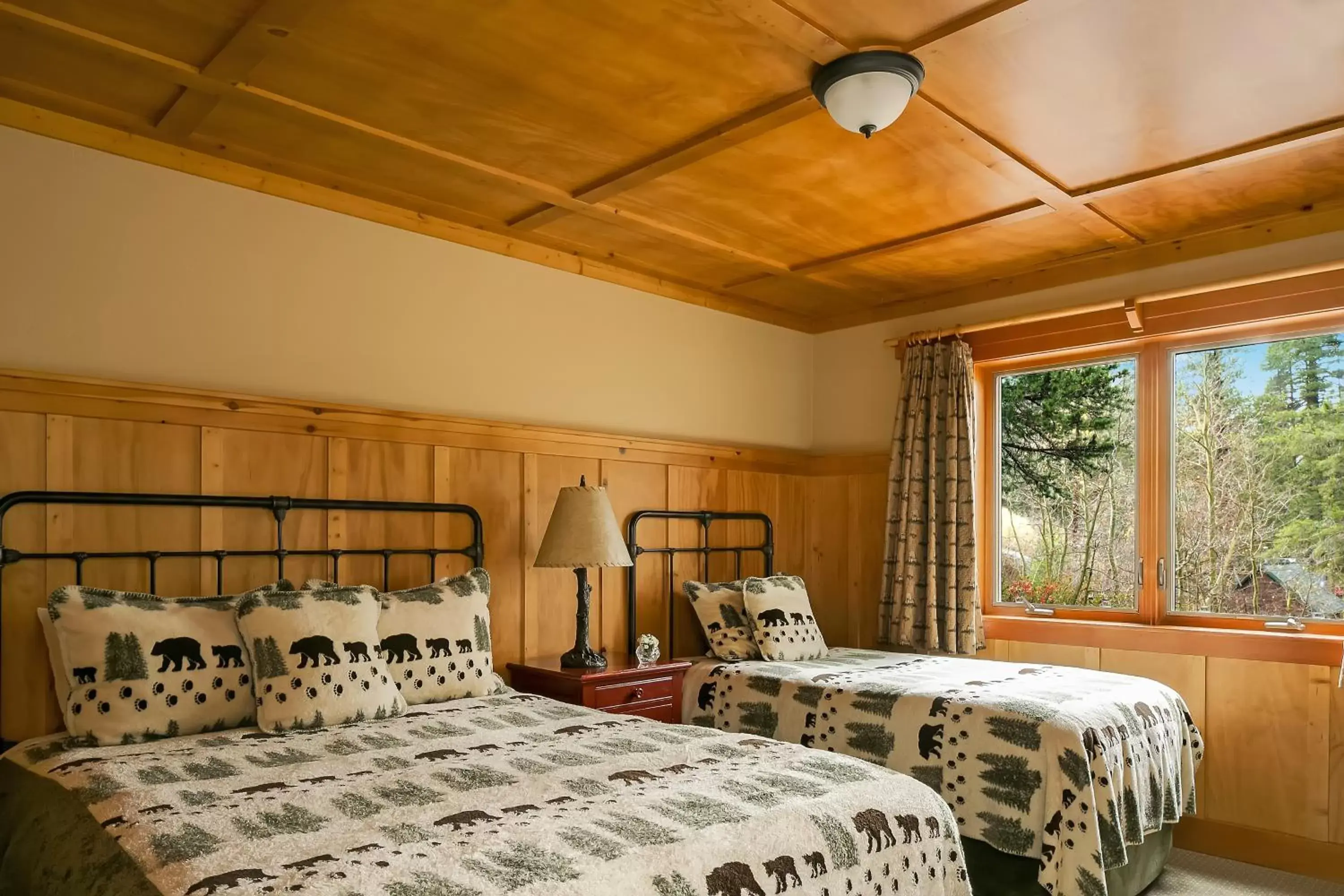 Bedroom, Bed in Tamarack Lodge