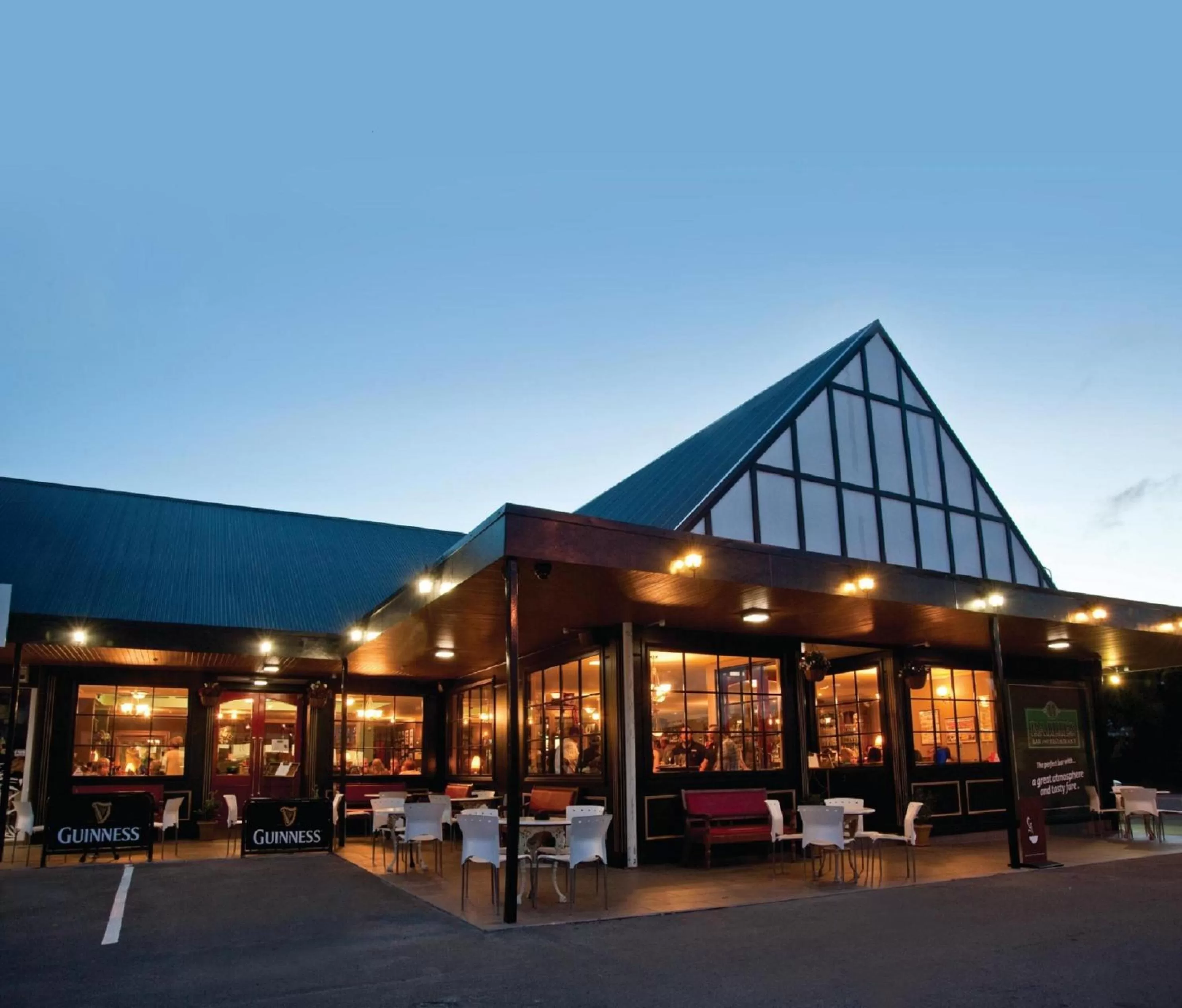 Restaurant/places to eat in Arthur's Court Motor Lodge