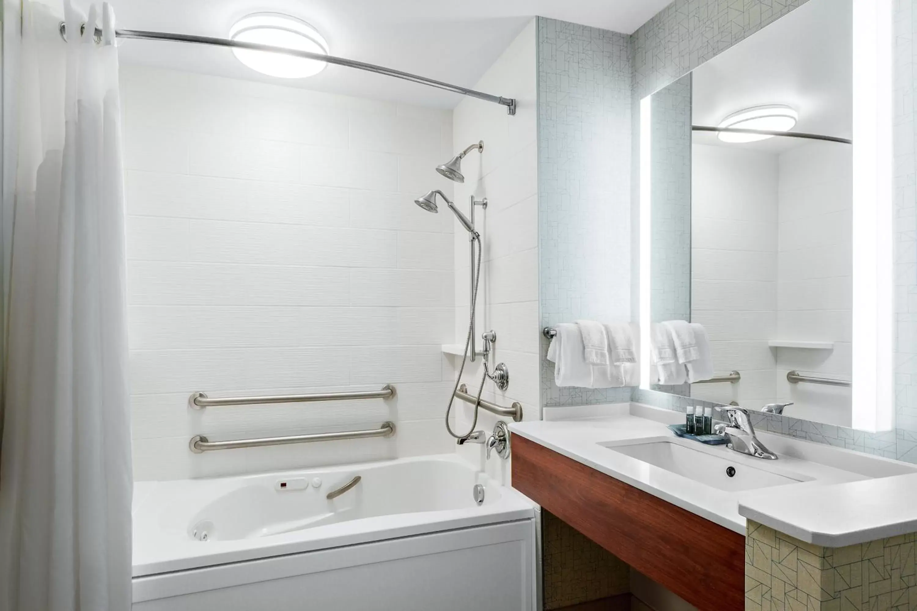 Photo of the whole room, Bathroom in Holiday Inn Express Hotel & Suites Ontario, an IHG Hotel