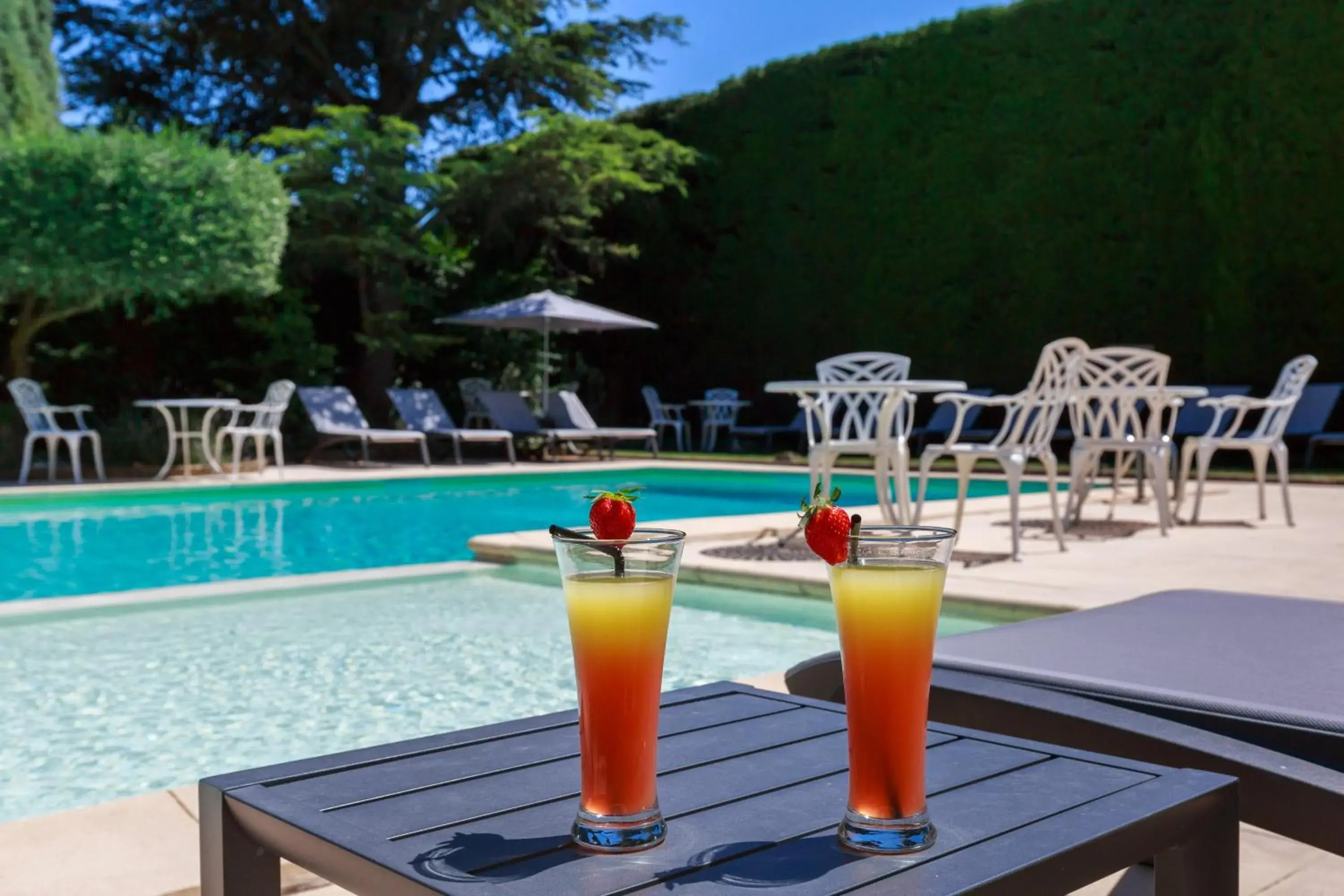 Swimming Pool in Auberge de Cassagne & Spa