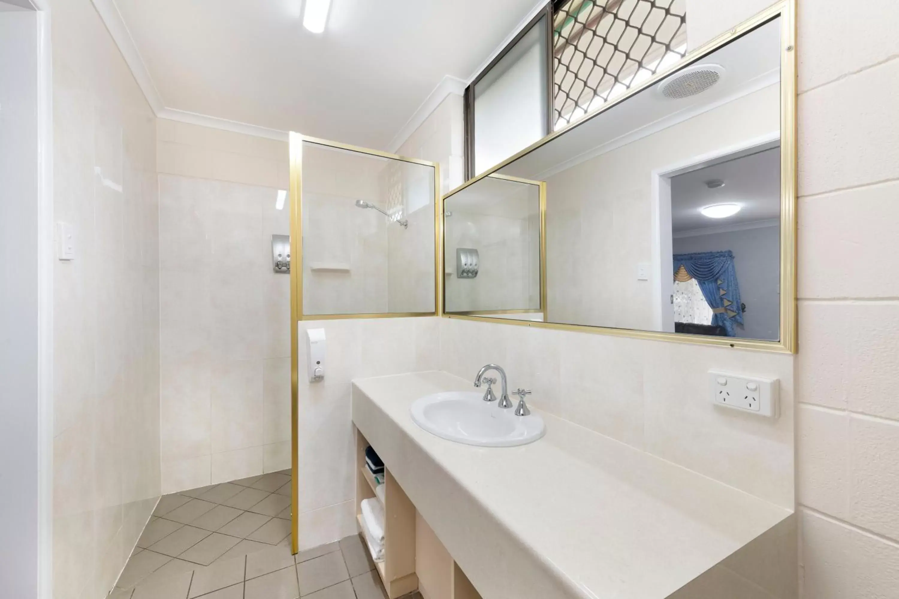 Bathroom in Best Western Bundaberg City Motor Inn