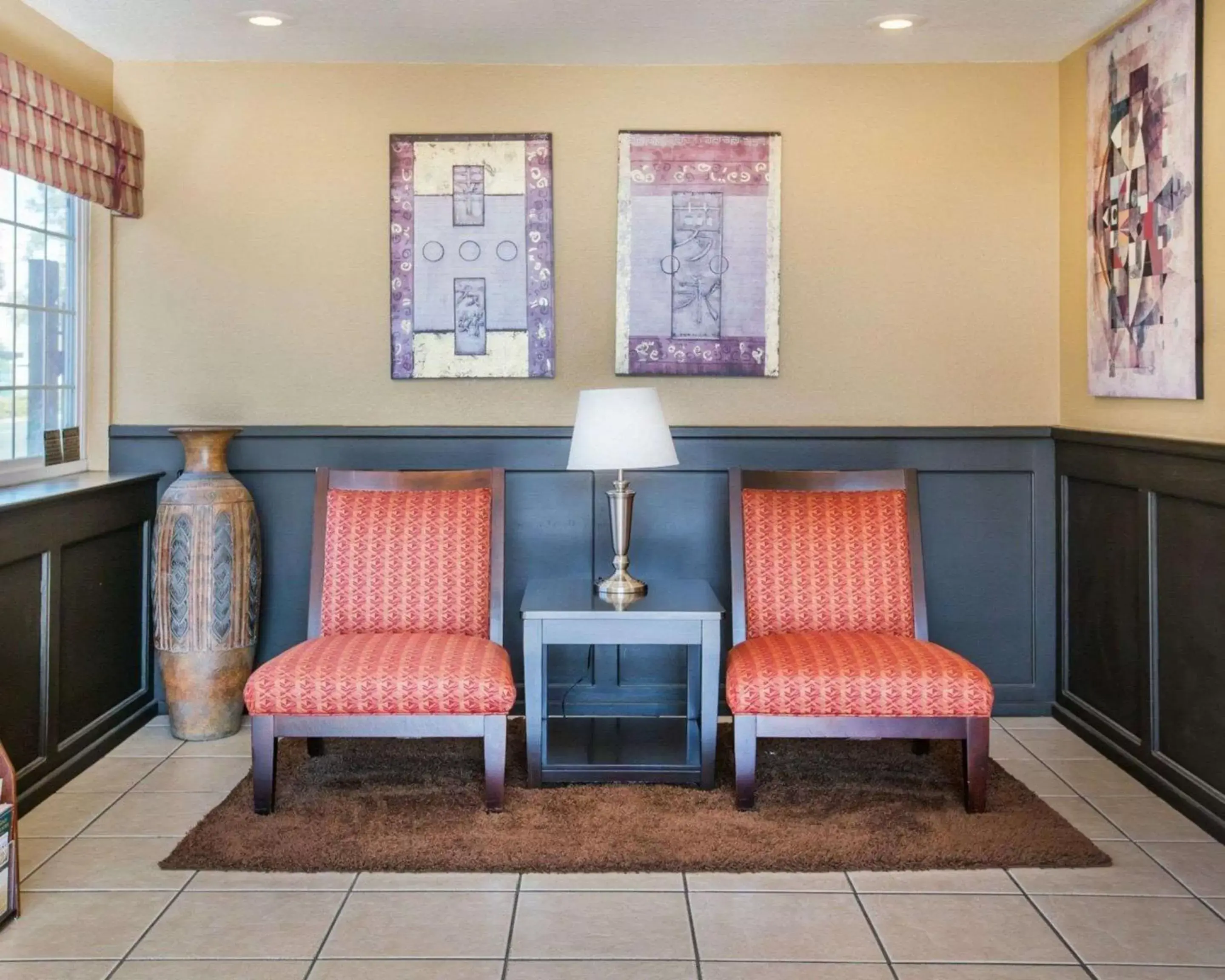 Lobby or reception, Seating Area in Econo Lodge Inn & Suites Wine Country