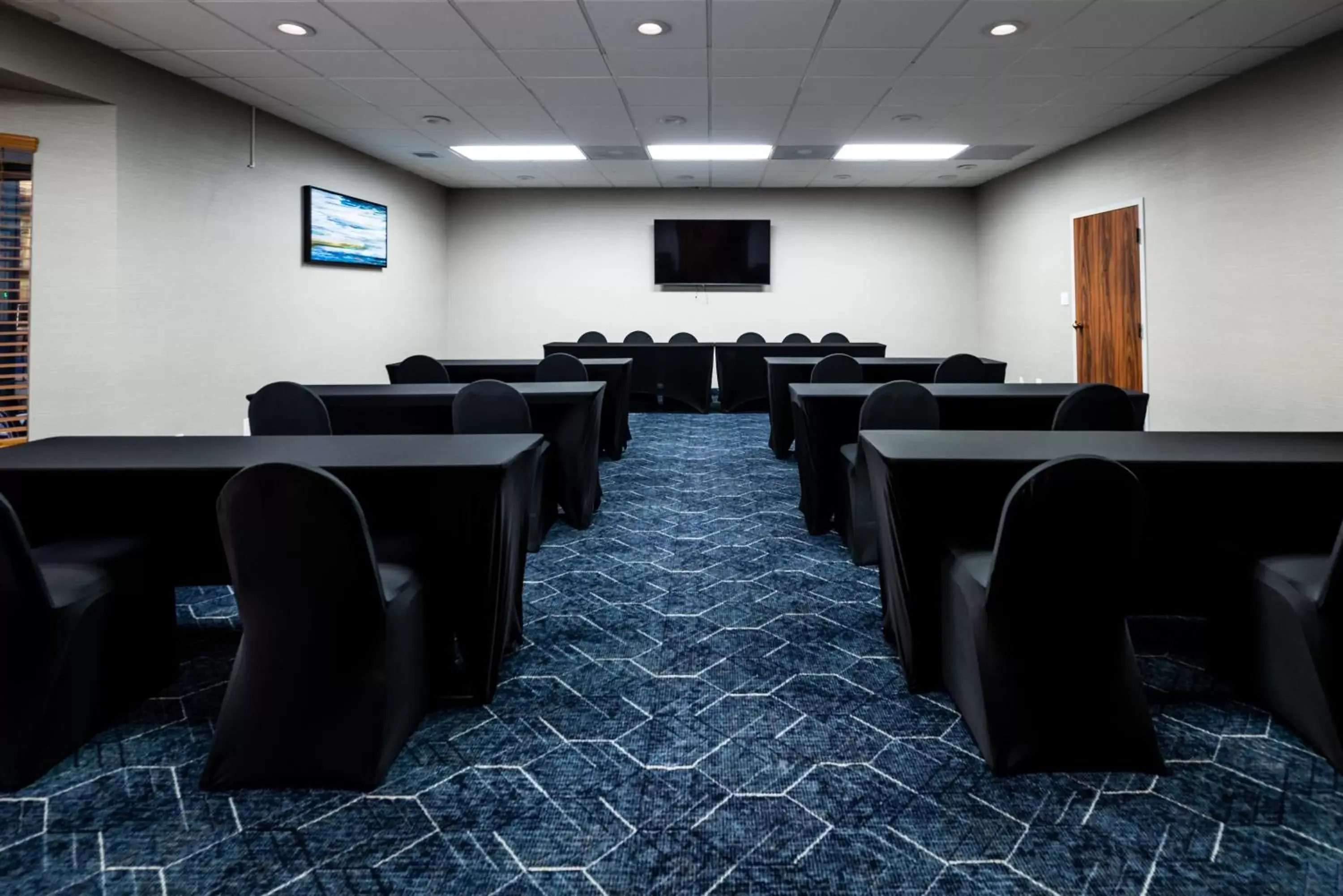 Meeting/conference room in Endeavor Inn & Suites, Trademark Collection by Wyndham