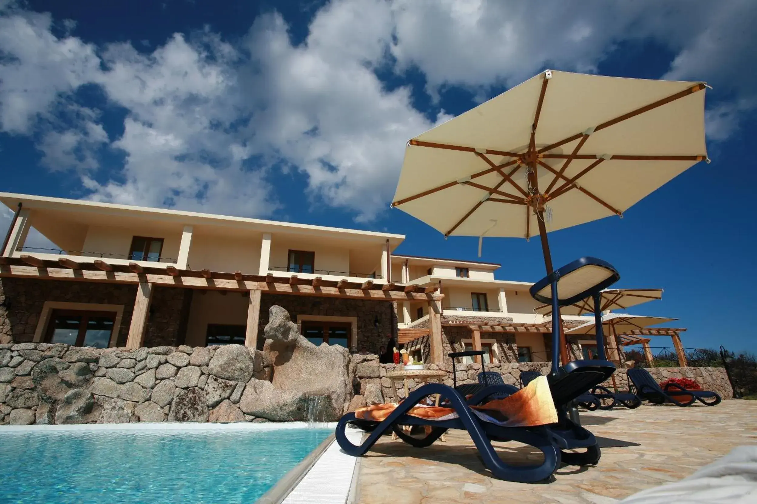 Swimming Pool in Hotel Villa Gustui Maris