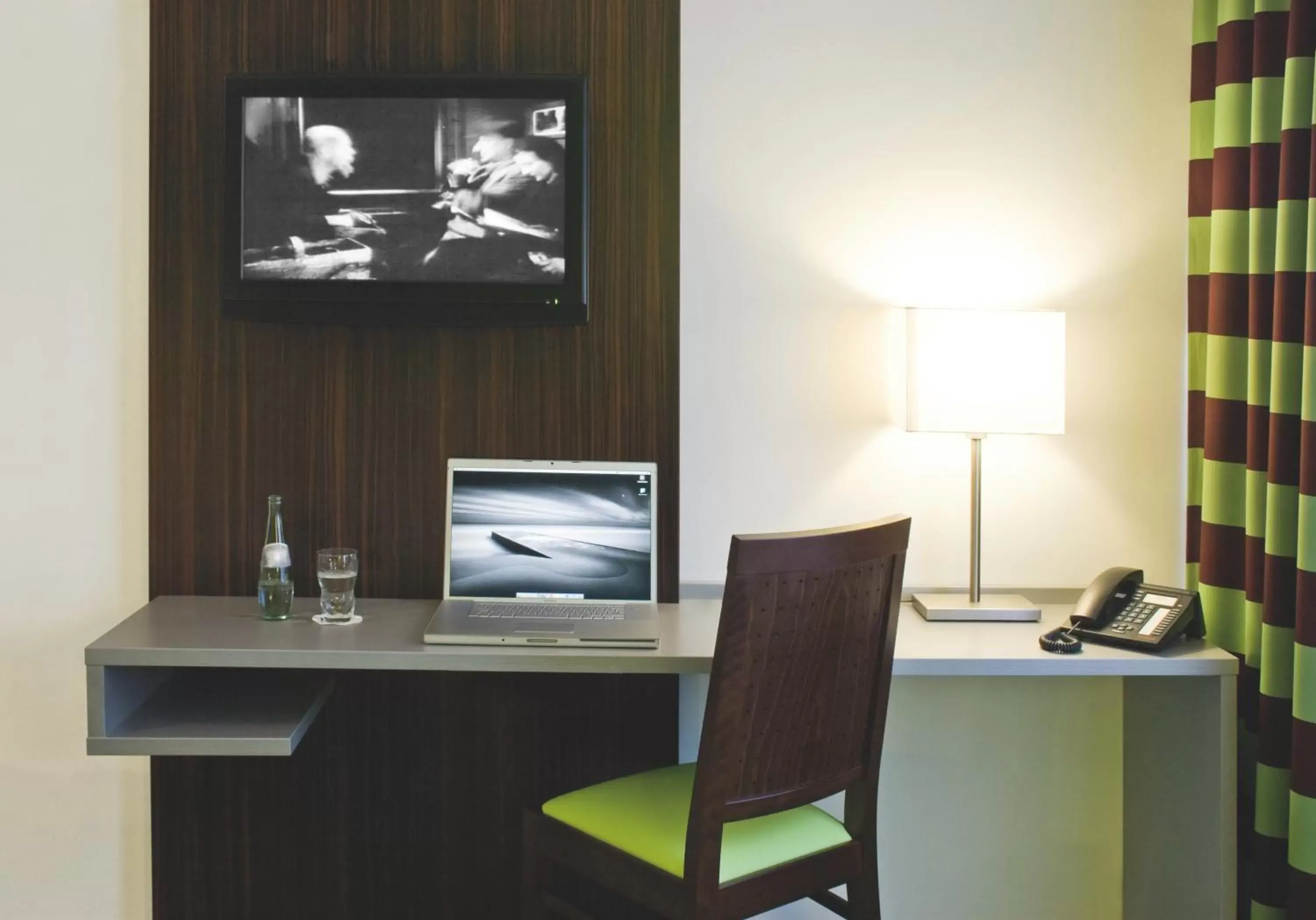 TV and multimedia, TV/Entertainment Center in Hotel Metropol by Maier Privathotels