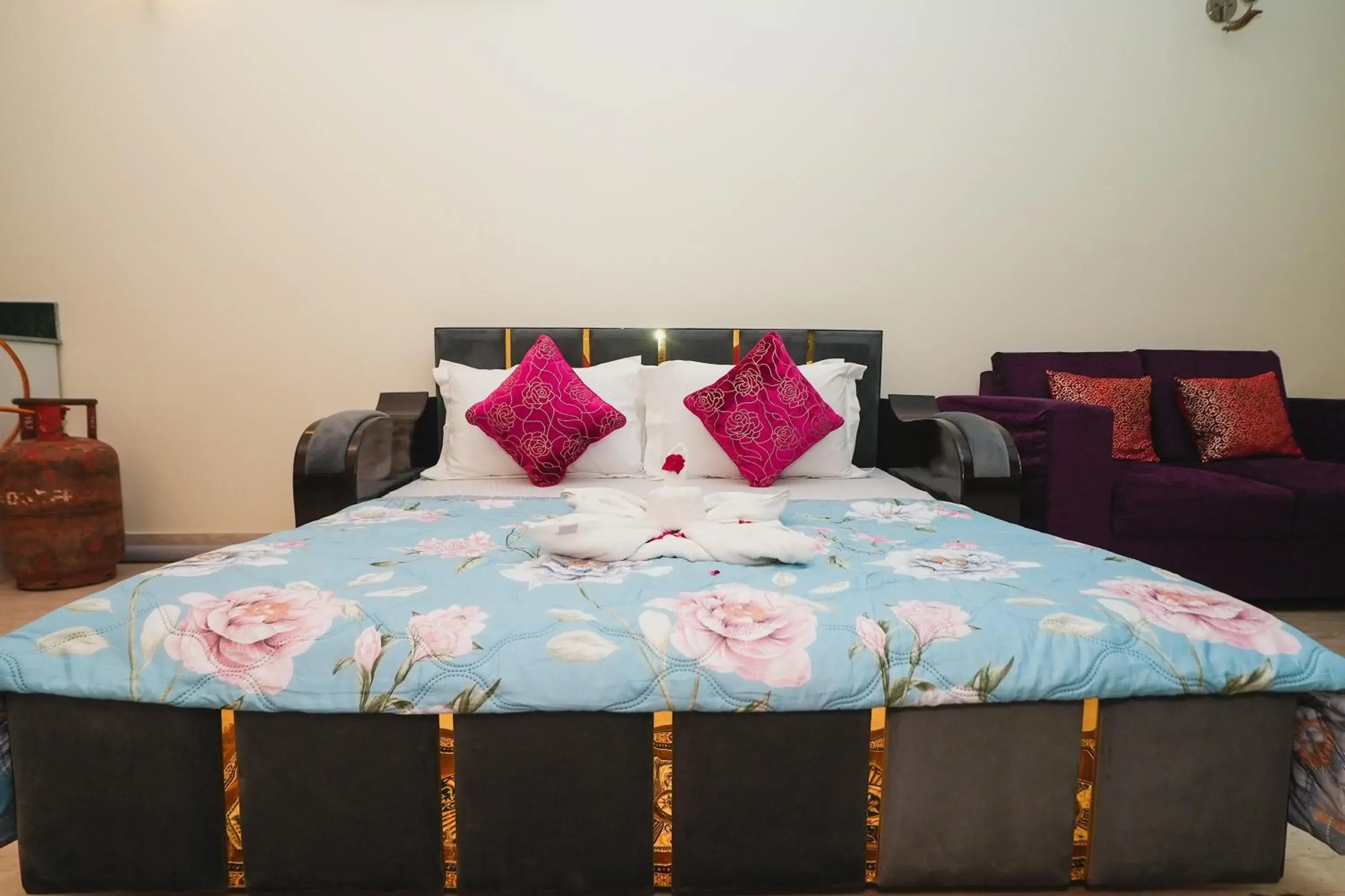 Bed in Mintstar Apartment and Suites, Chittaranjan Park