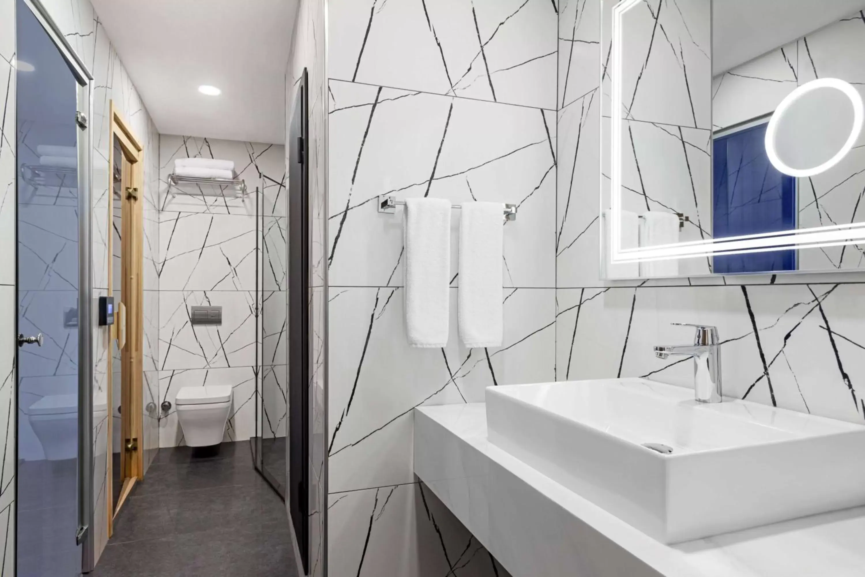 TV and multimedia, Bathroom in Ramada Plaza by Wyndham Ordu