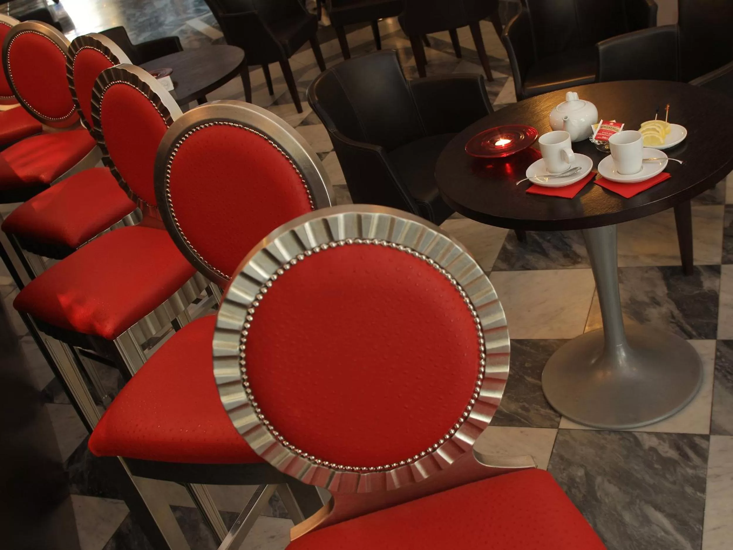 Restaurant/places to eat in Borghese Palace Art Hotel