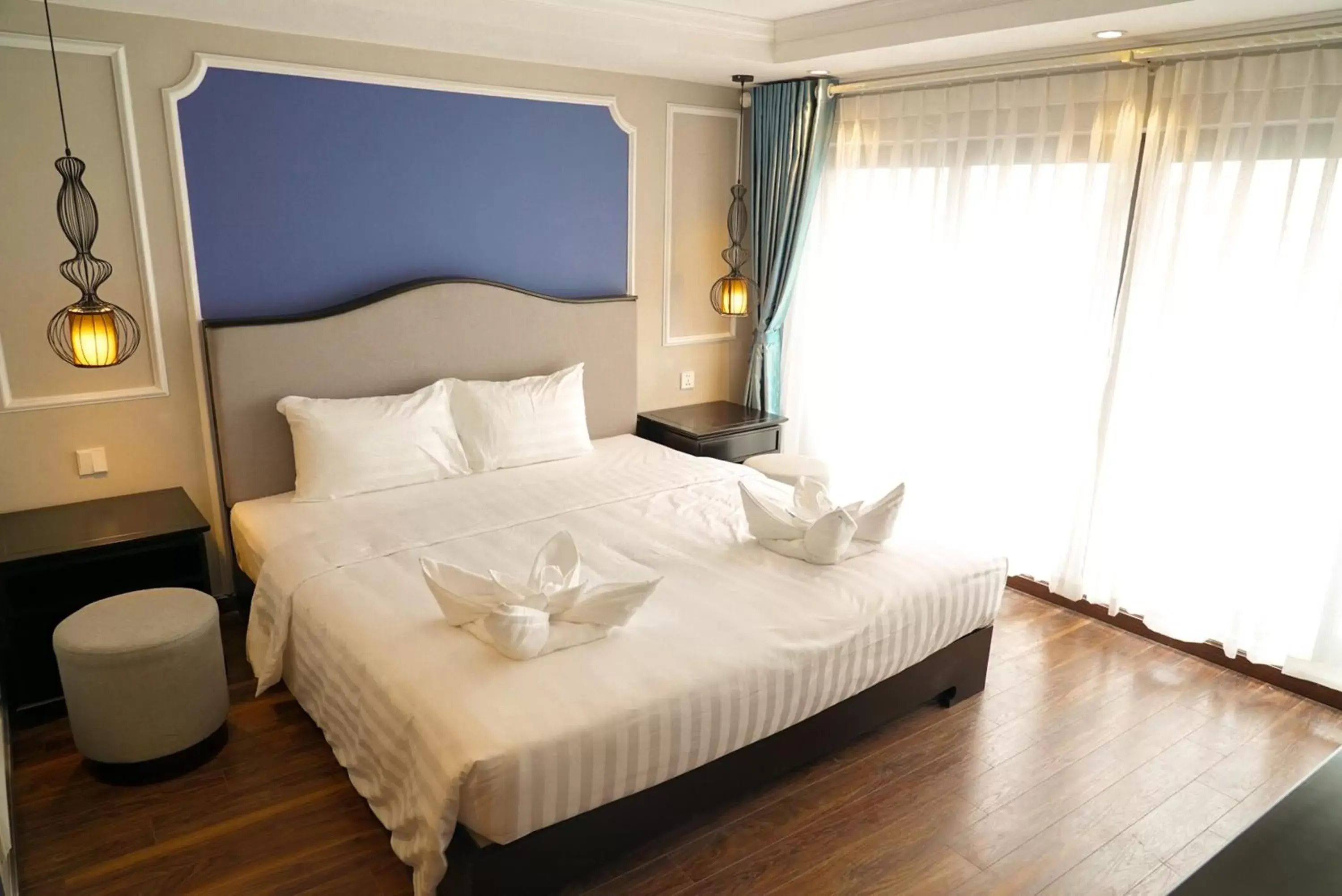Photo of the whole room, Bed in Hanoi La Castela Hotel